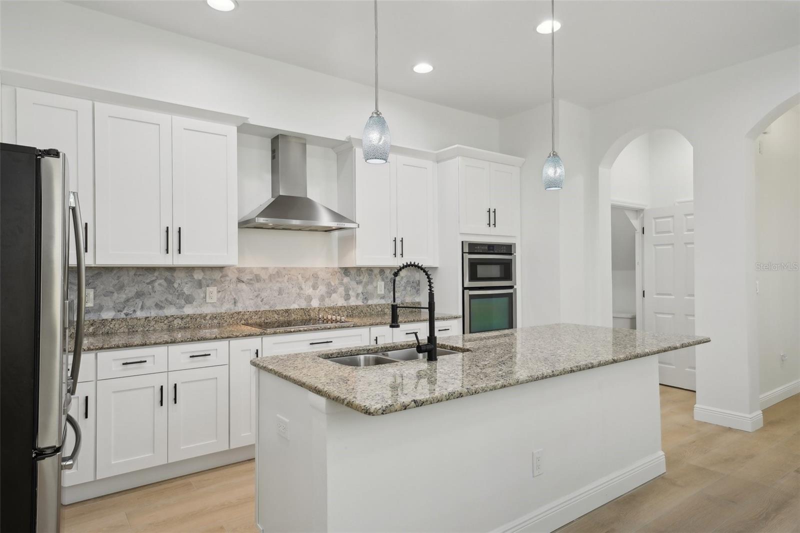Image 22 of 60 For 307 Arrawana Avenue 100
