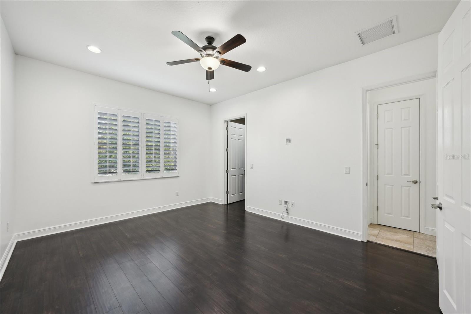 Image 25 of 60 For 307 Arrawana Avenue 100