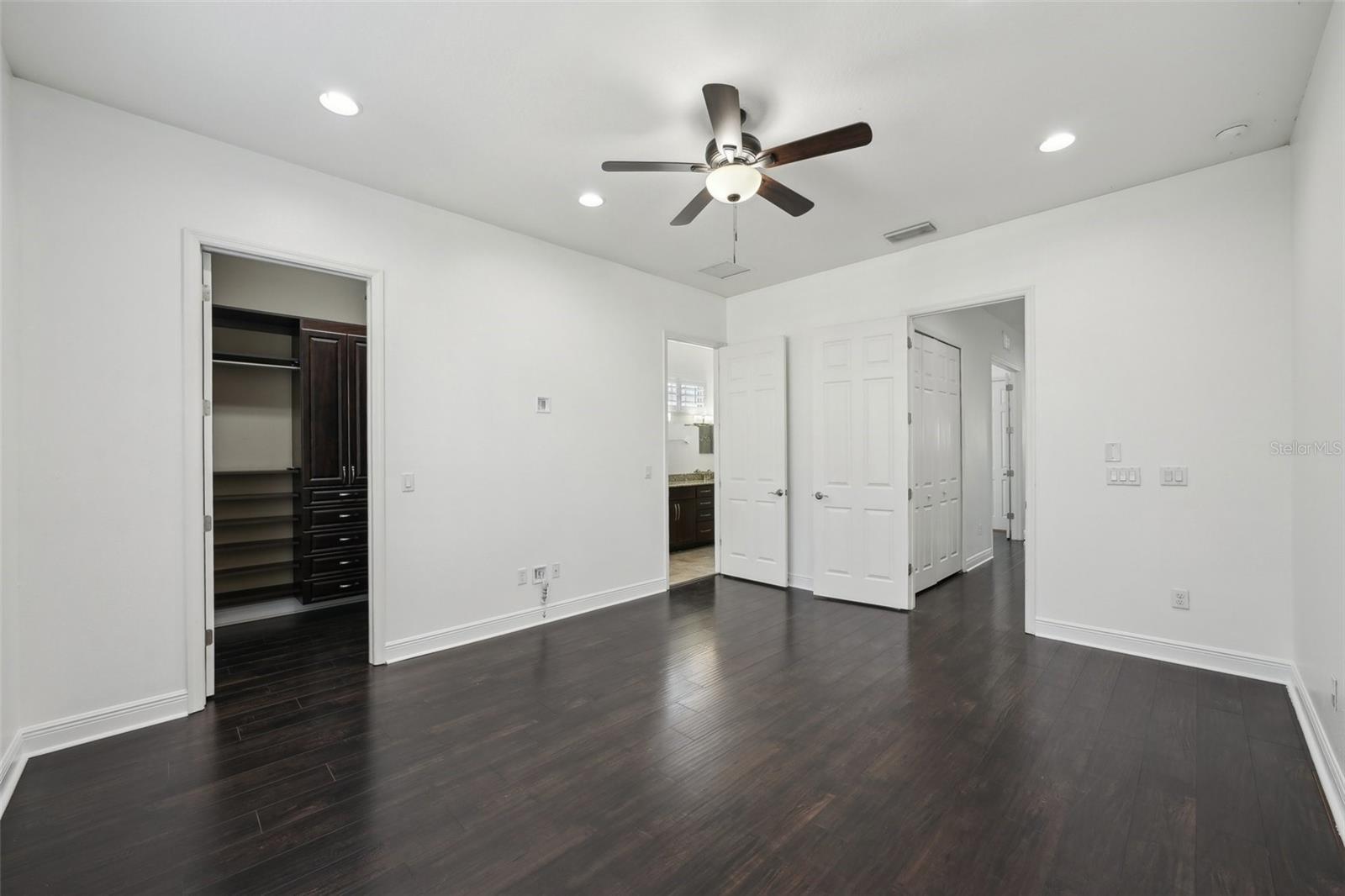 Image 26 of 60 For 307 Arrawana Avenue 100