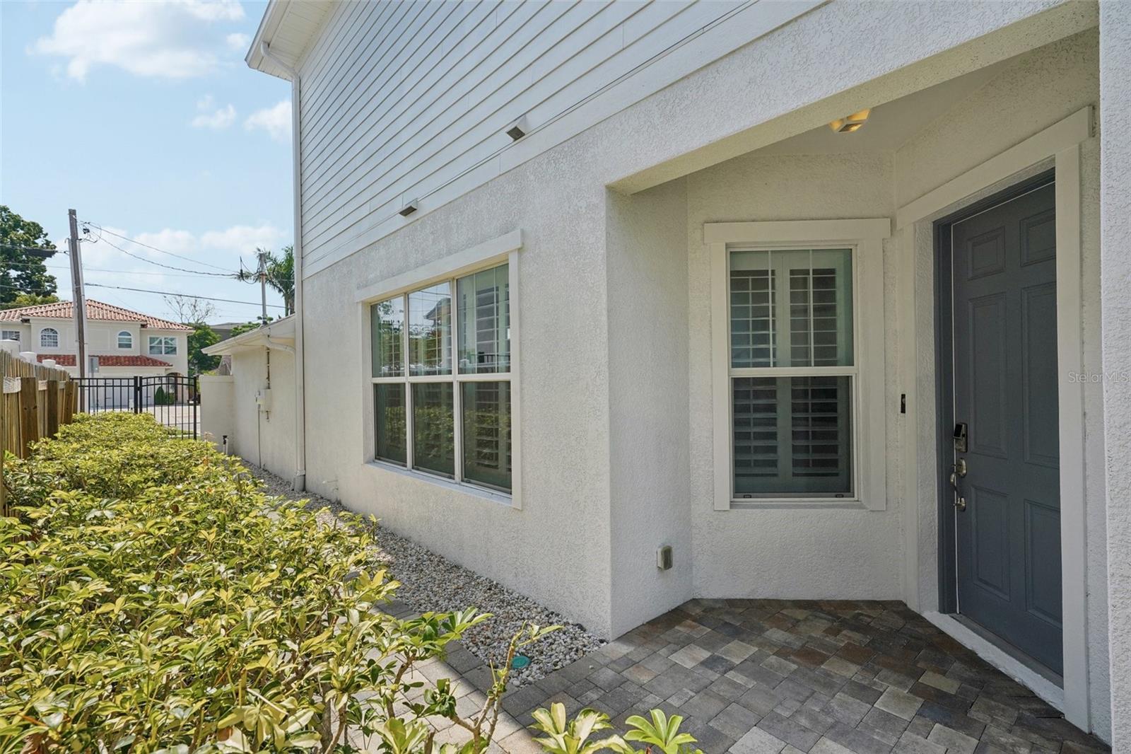 Image 3 of 60 For 307 Arrawana Avenue 100