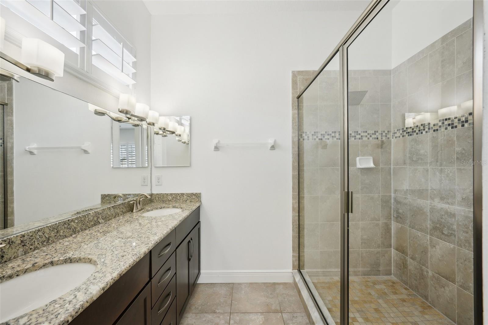 Image 31 of 60 For 307 Arrawana Avenue 100