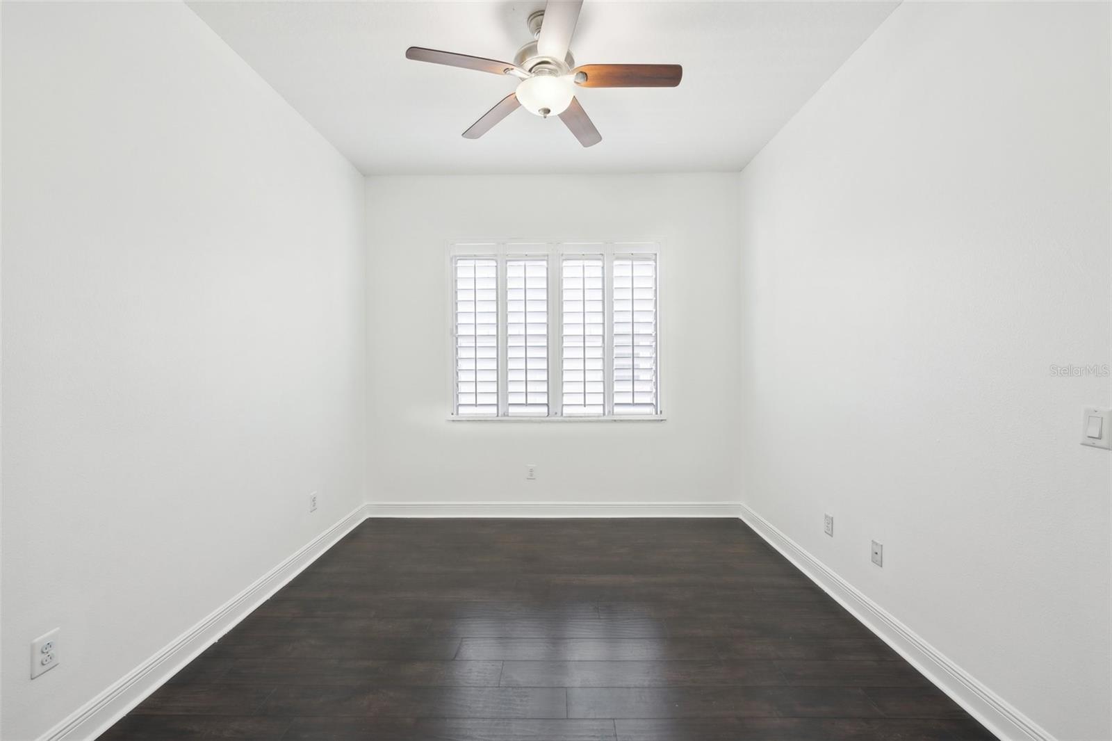 Image 33 of 60 For 307 Arrawana Avenue 100