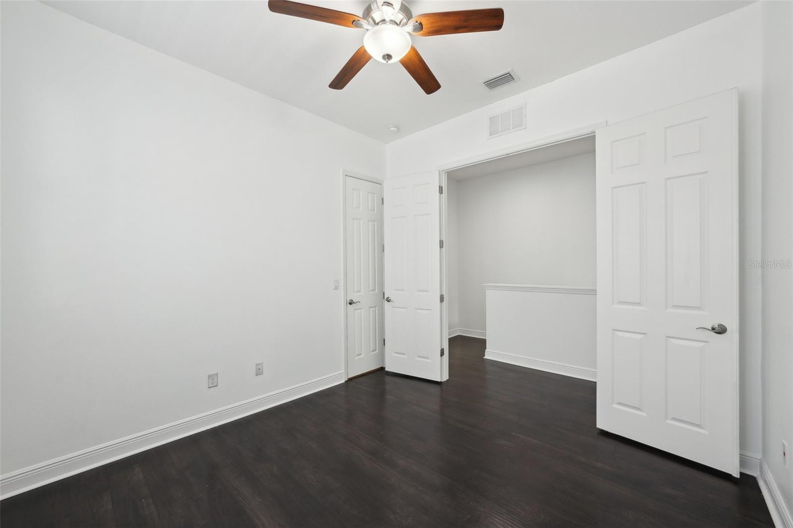 Image 34 of 60 For 307 Arrawana Avenue 100