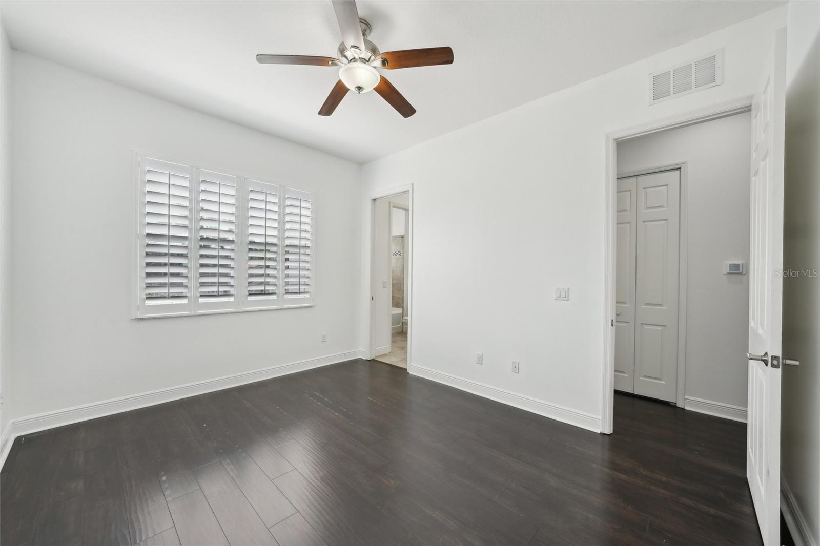 Image 35 of 60 For 307 Arrawana Avenue 100