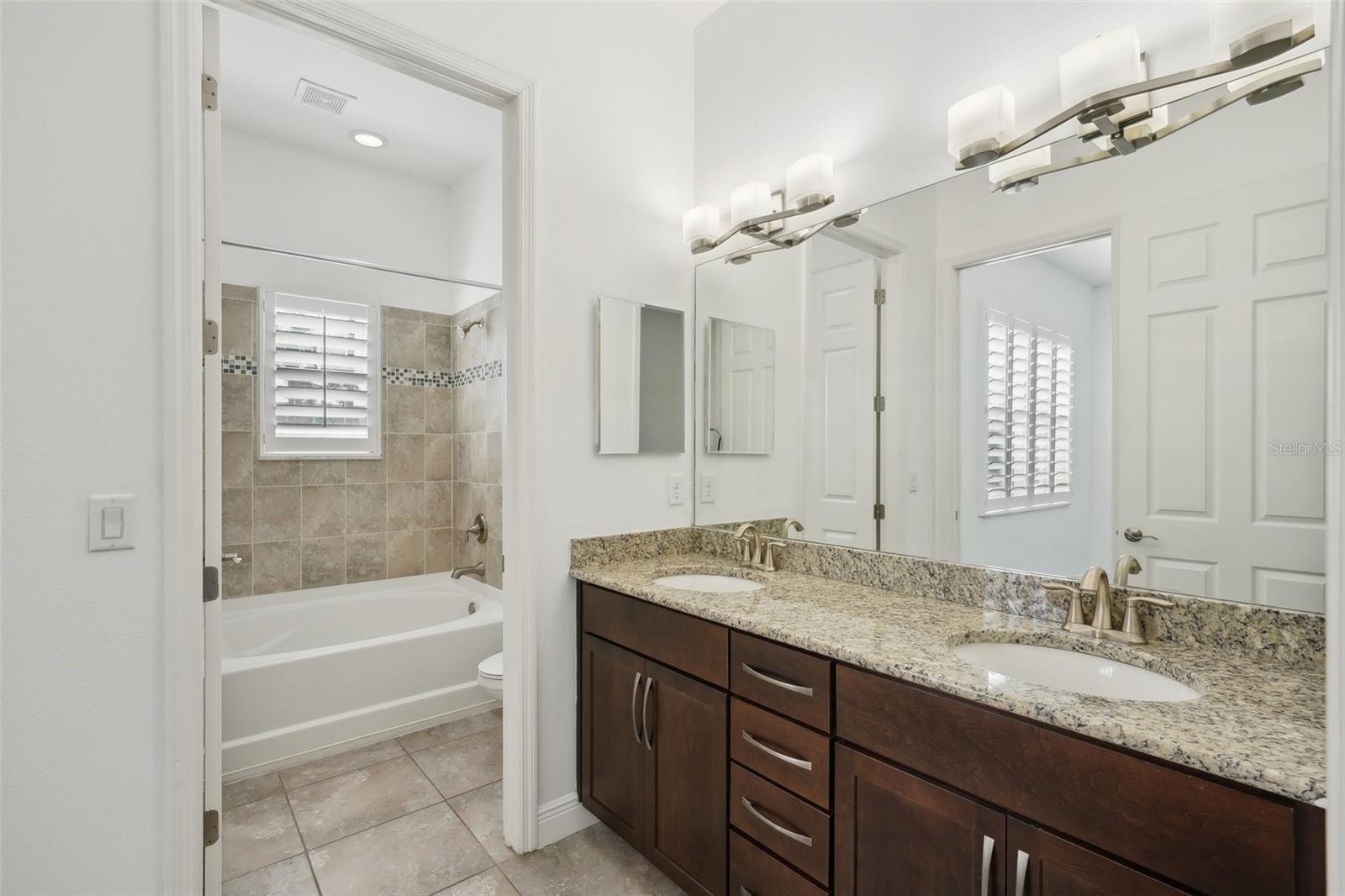 Image 38 of 60 For 307 Arrawana Avenue 100
