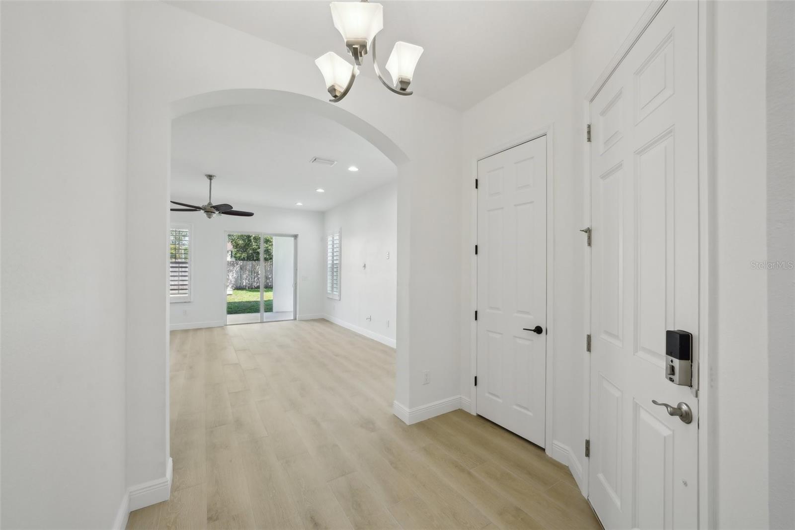 Image 4 of 60 For 307 Arrawana Avenue 100