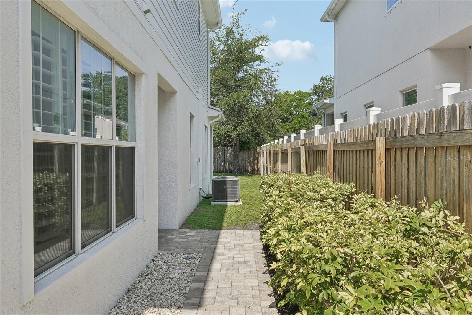 Image 42 of 60 For 307 Arrawana Avenue 100