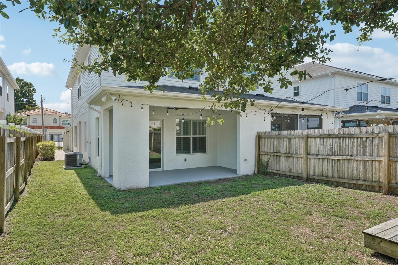 Image 48 of 60 For 307 Arrawana Avenue 100