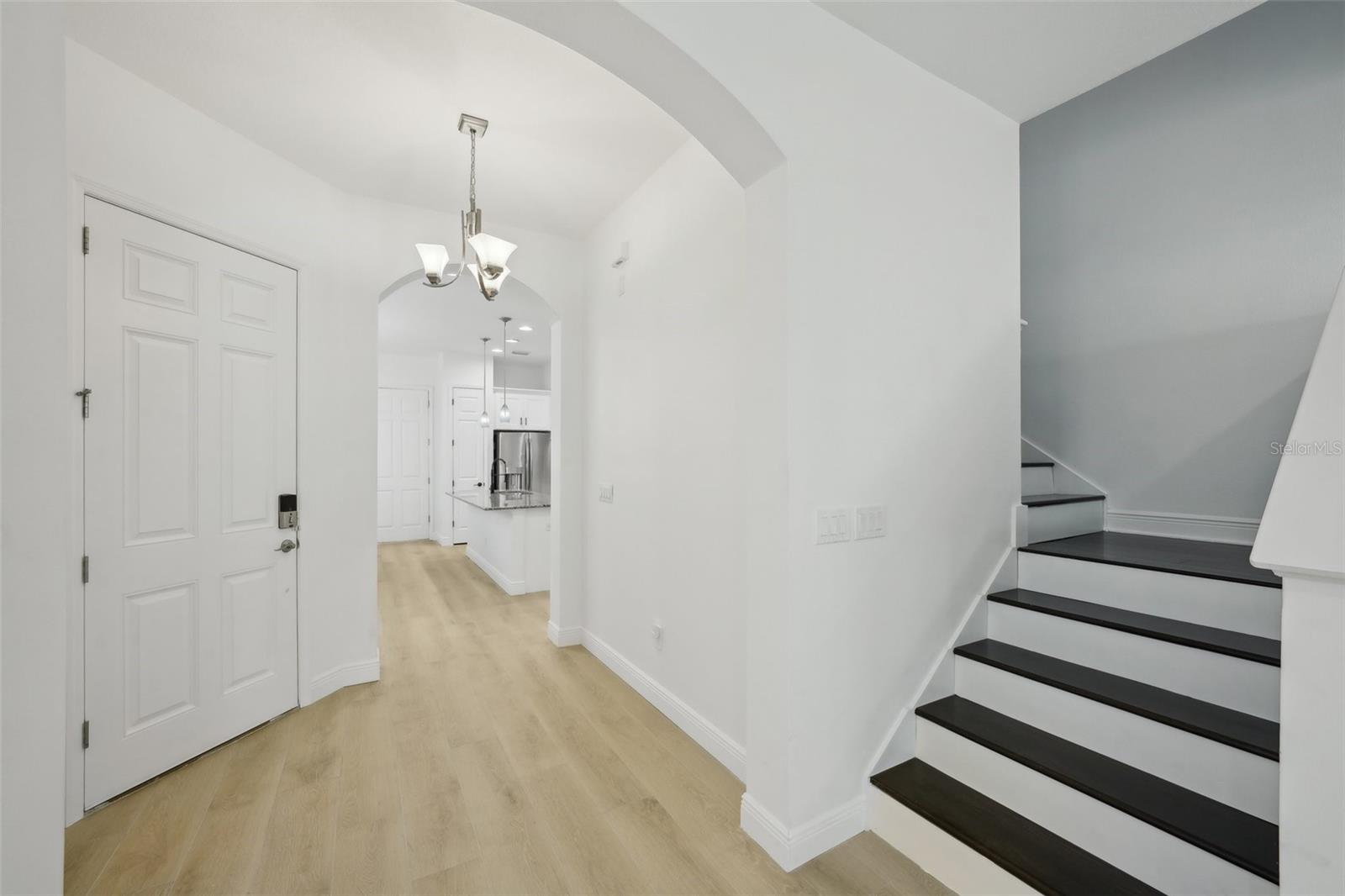 Image 5 of 60 For 307 Arrawana Avenue 100