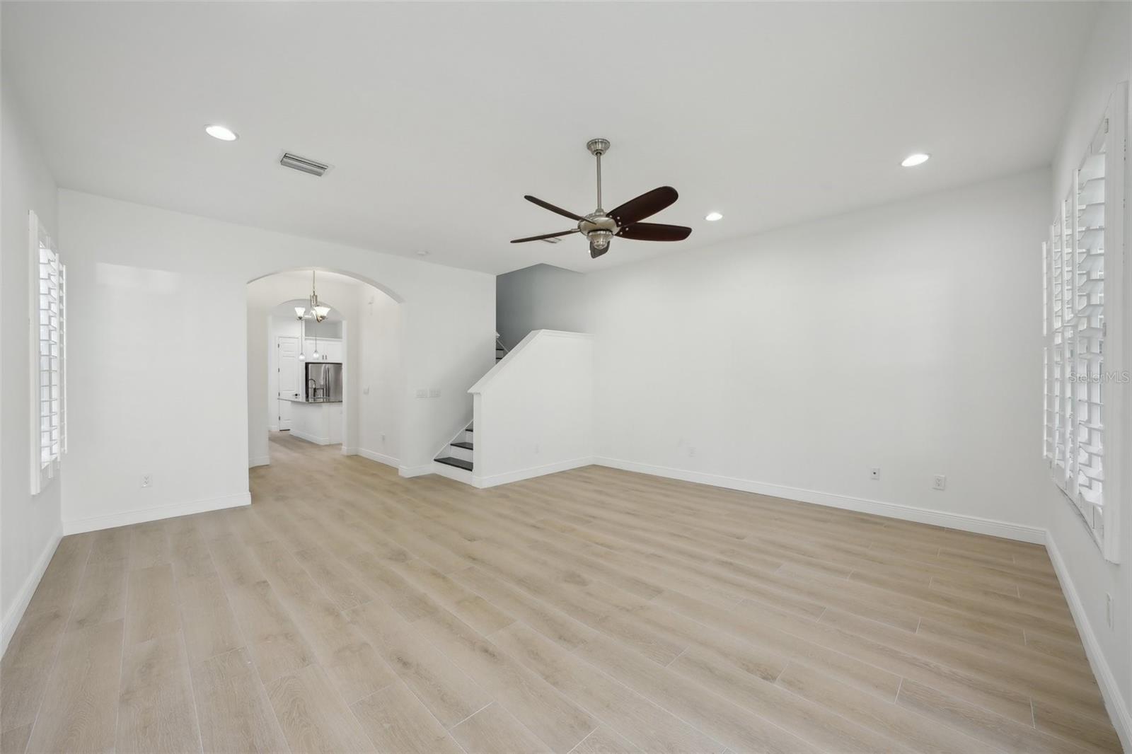 Image 7 of 60 For 307 Arrawana Avenue 100