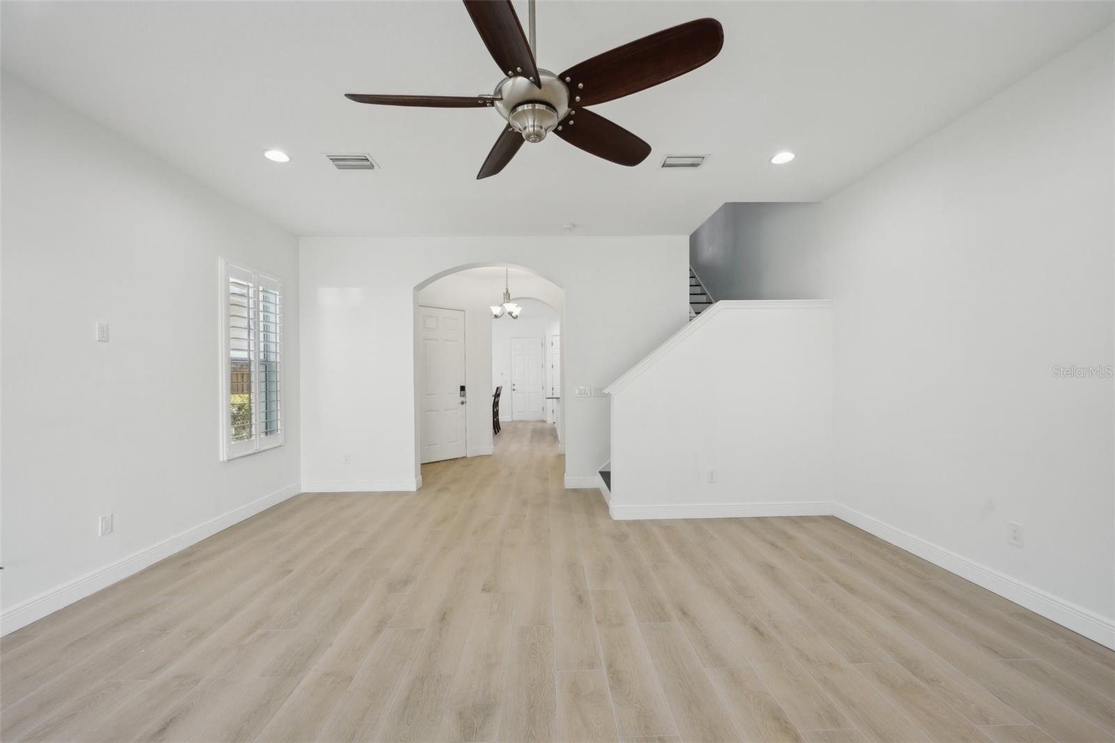Image 8 of 60 For 307 Arrawana Avenue 100