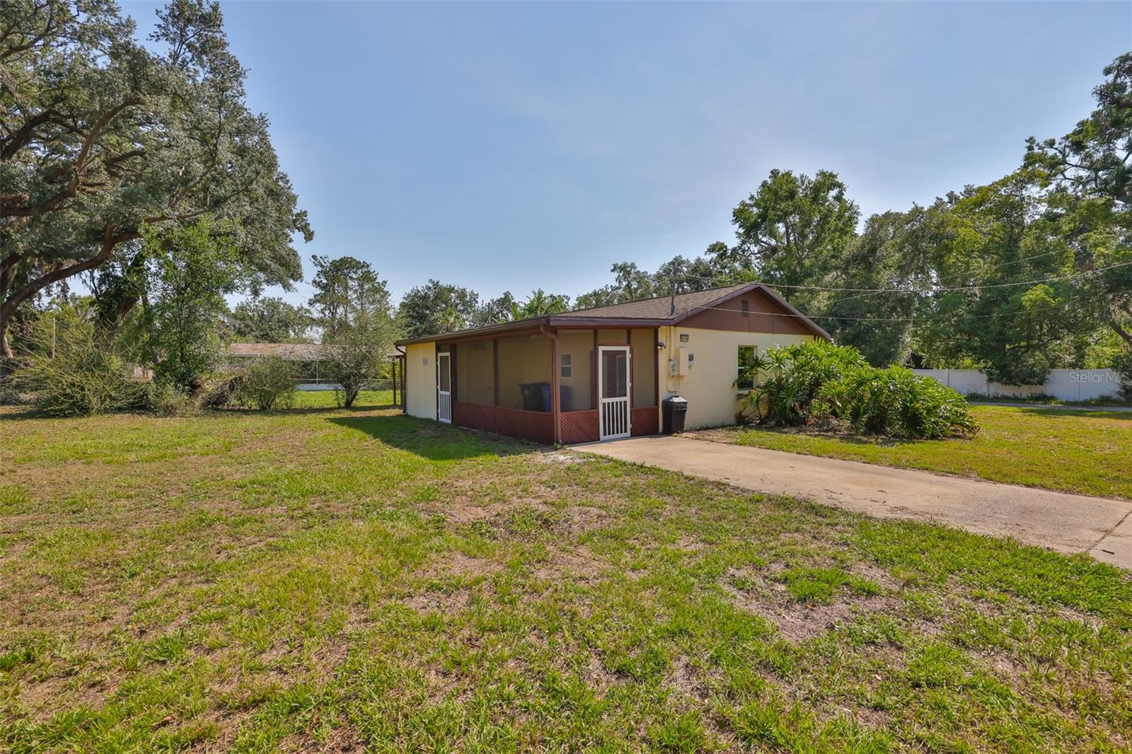 Image 2 of 33 For 1019 Lakeside Drive