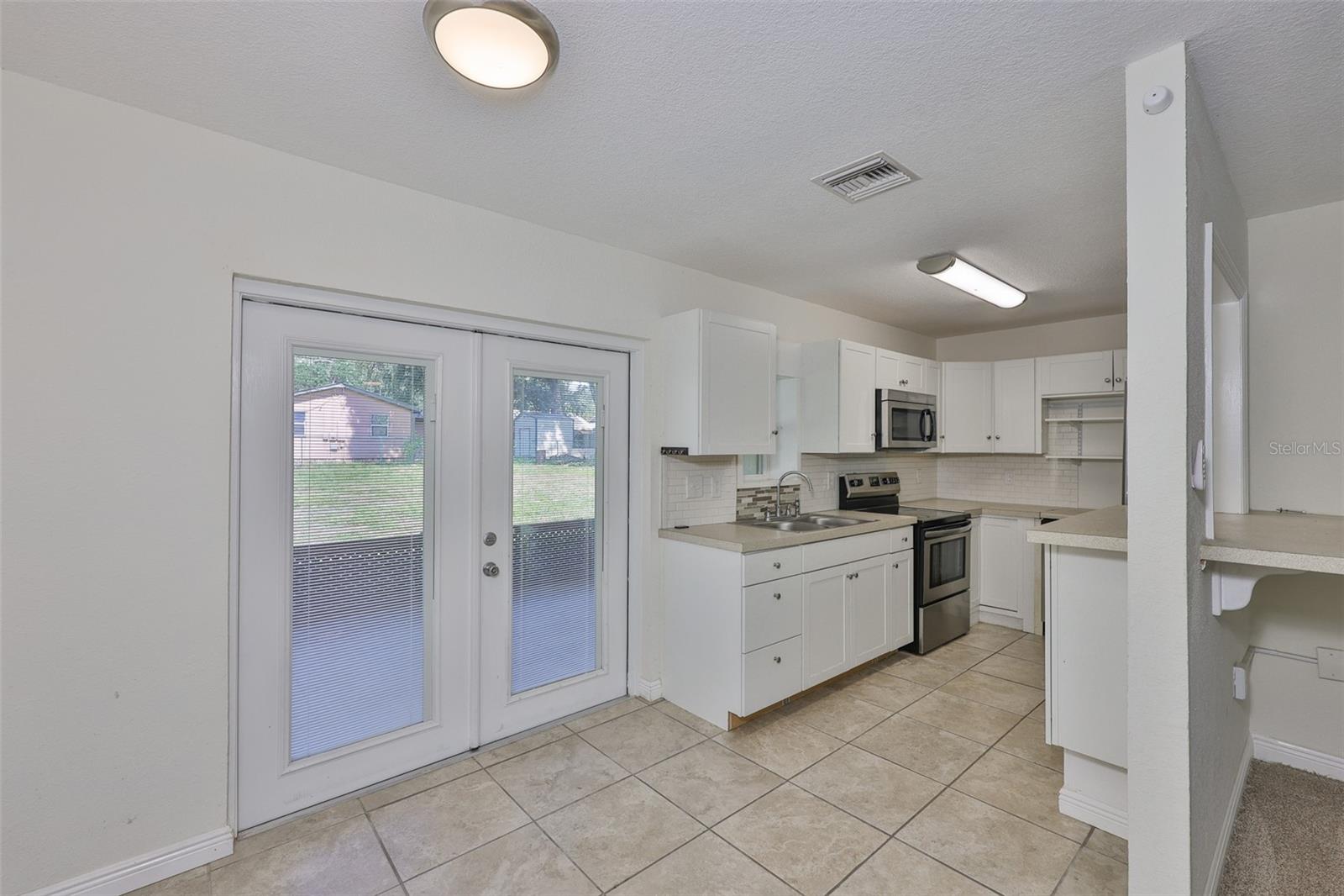 Image 6 of 33 For 1019 Lakeside Drive