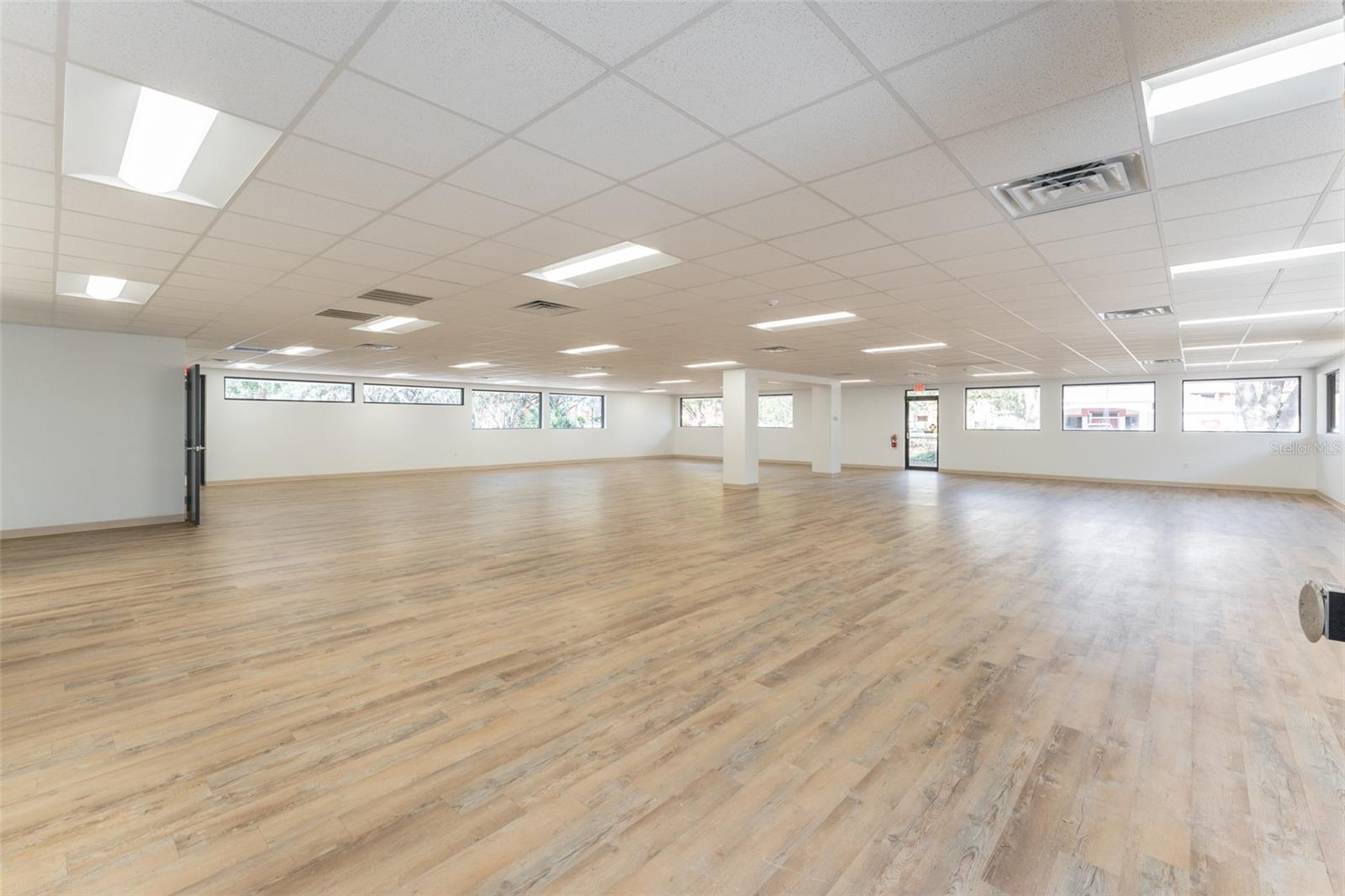 Listing photo id 5 for 4031 Upper Creek Drive