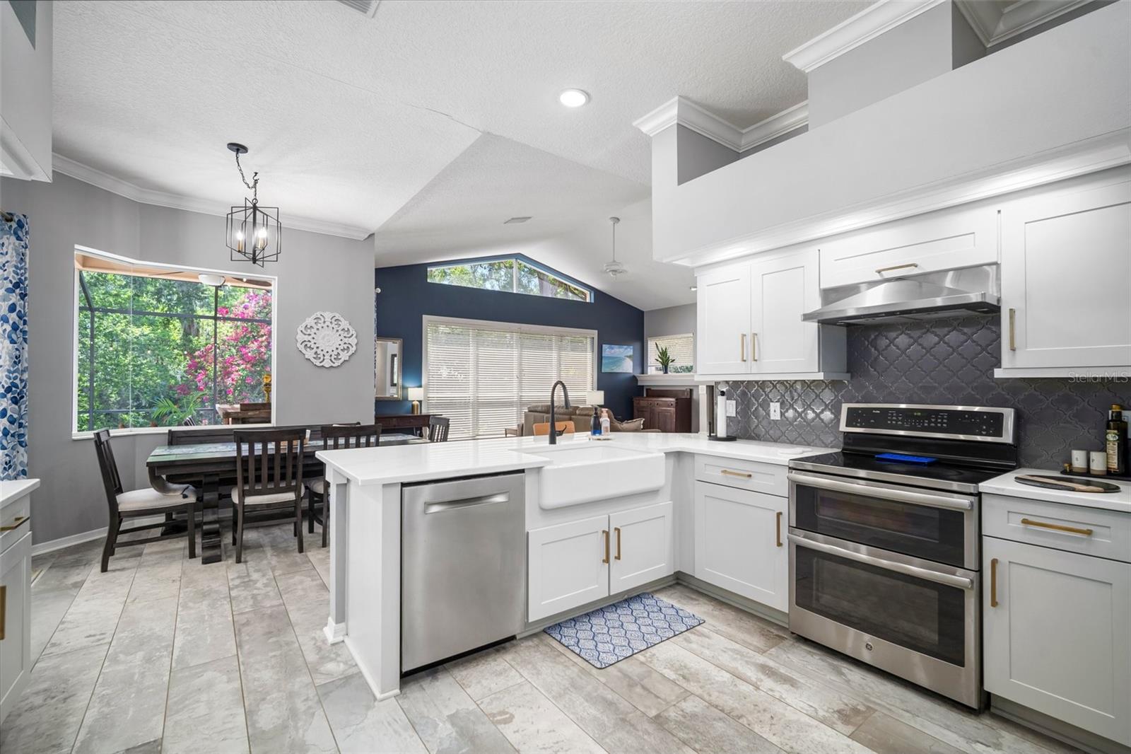 Image 18 of 72 For 2903 Manor Ridge Place