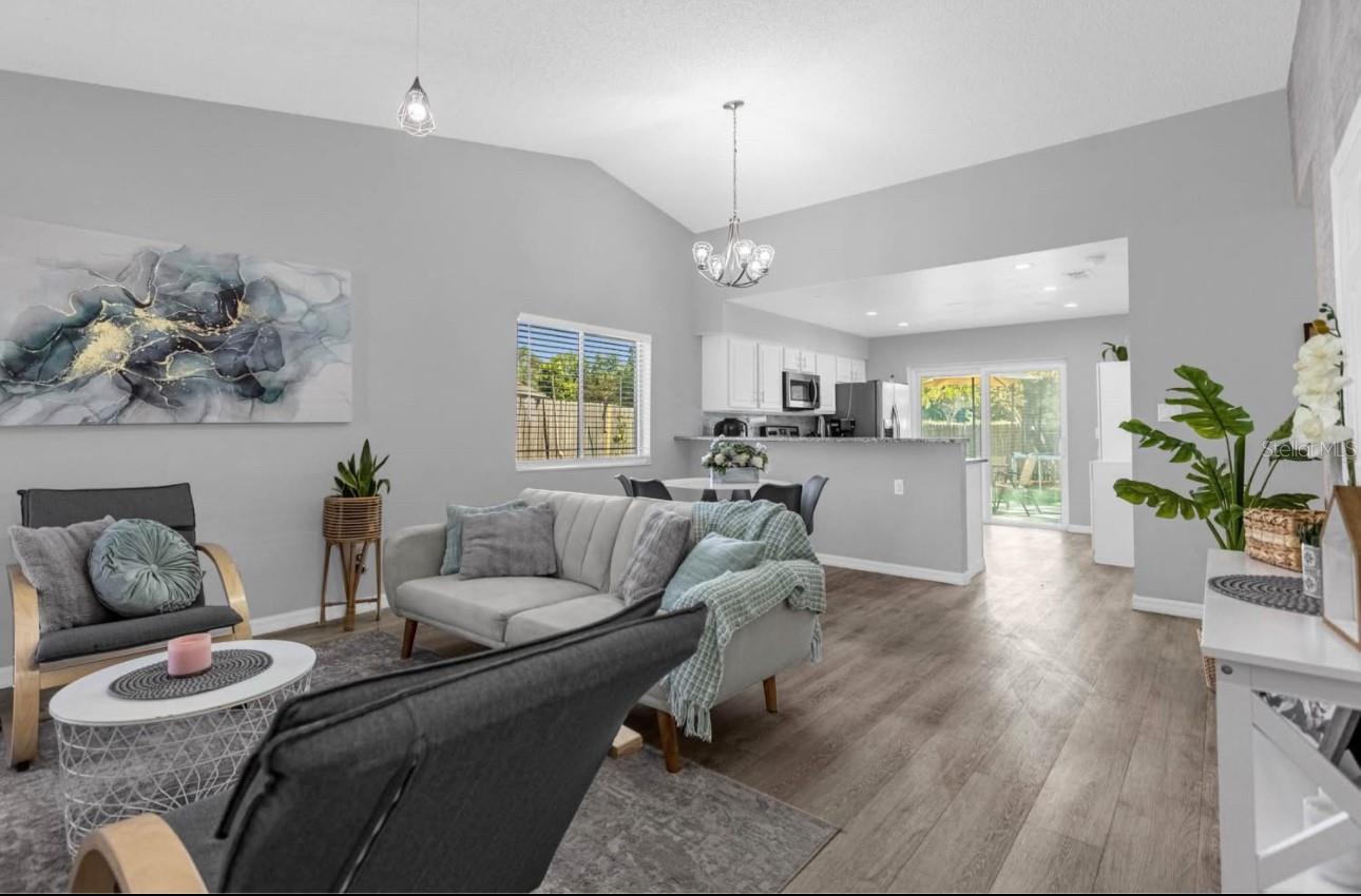Image 7 of 26 For 1427 La Paloma Circle