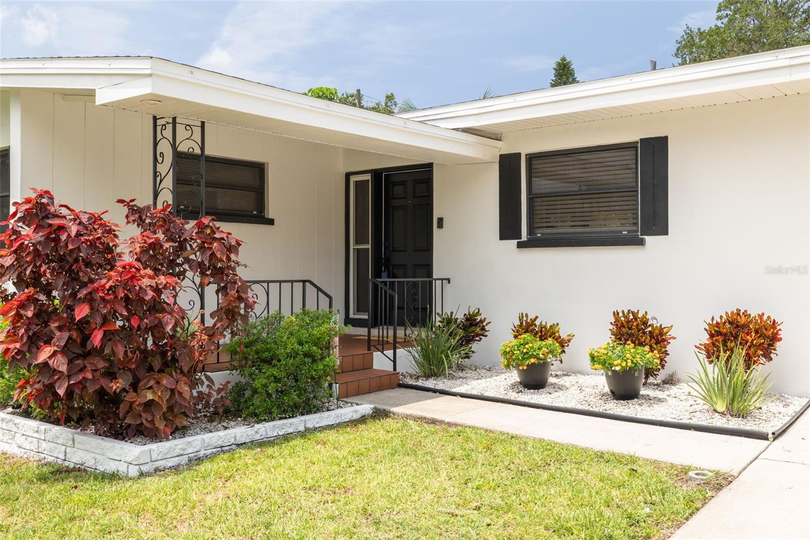 Image 4 of 30 For 1322 Byron Drive