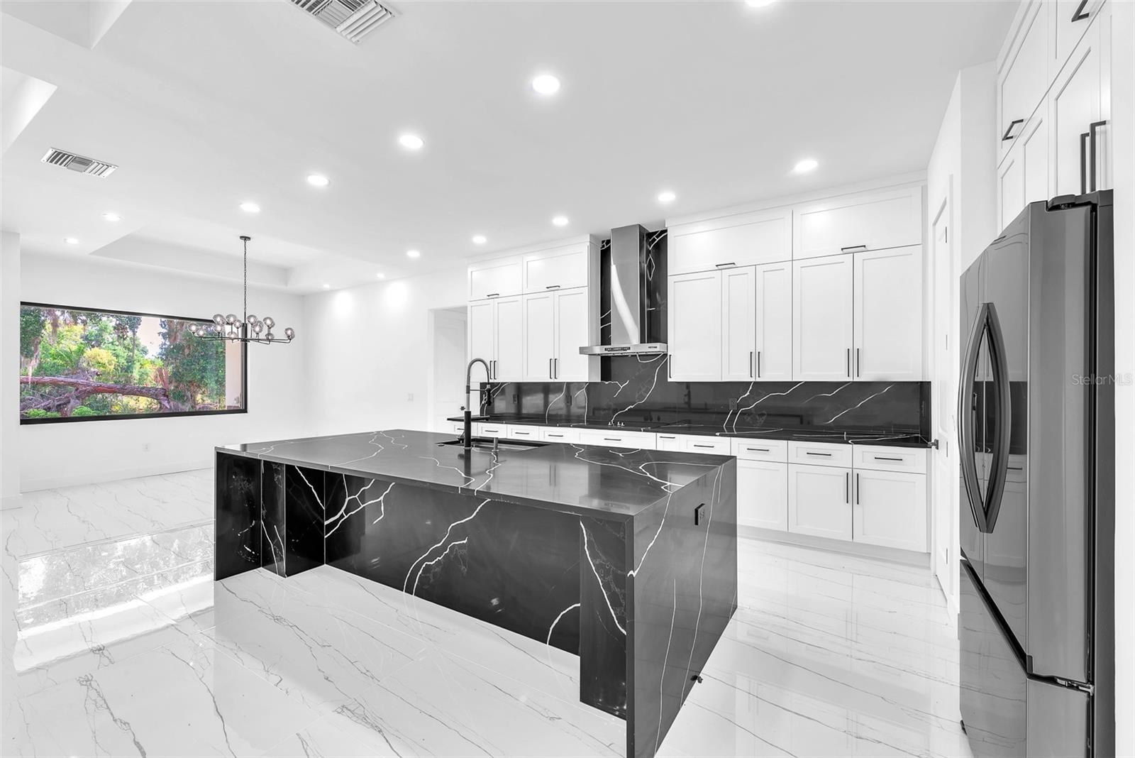 Listing photo id 8 for 11921 Fort King Highway