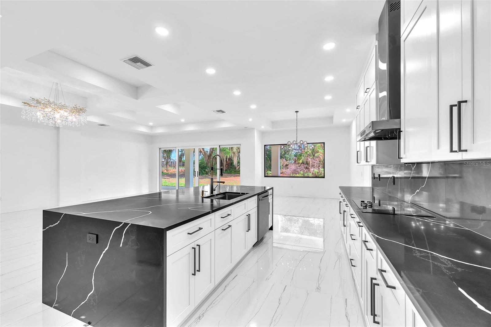 Listing photo id 9 for 11921 Fort King Highway