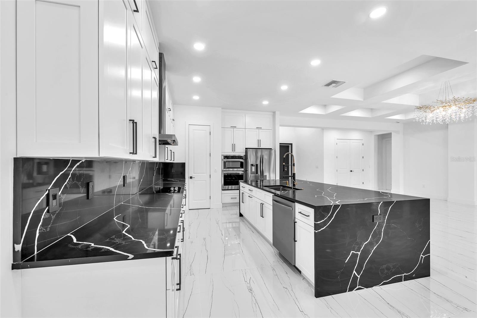 Listing photo id 10 for 11921 Fort King Highway
