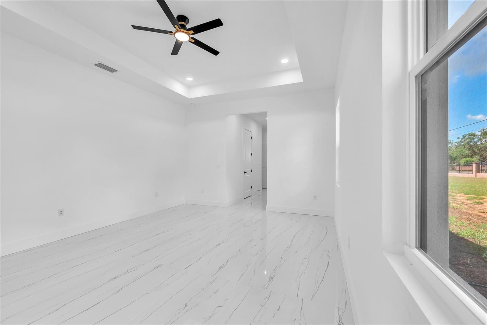 Listing photo id 15 for 11921 Fort King Highway