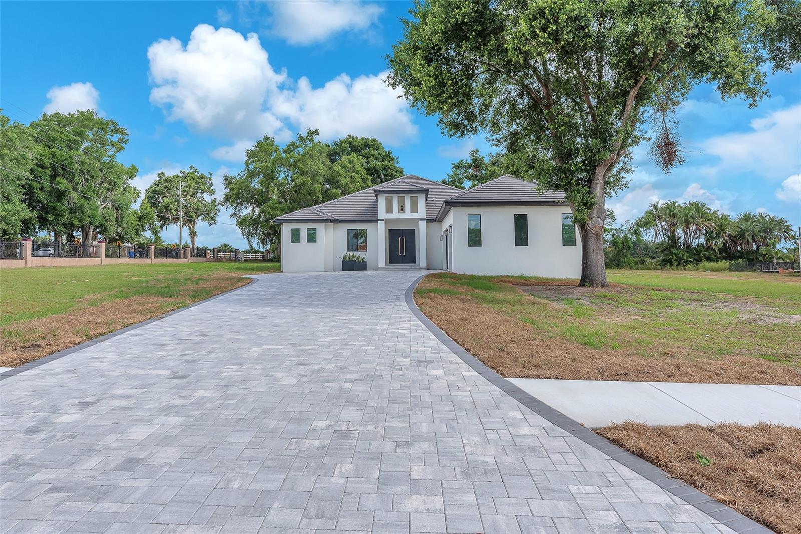 Listing photo id 0 for 11921 Fort King Highway