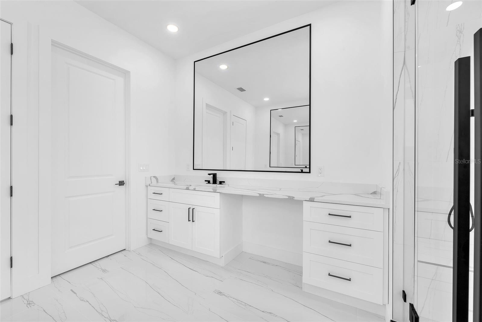Listing photo id 18 for 11921 Fort King Highway