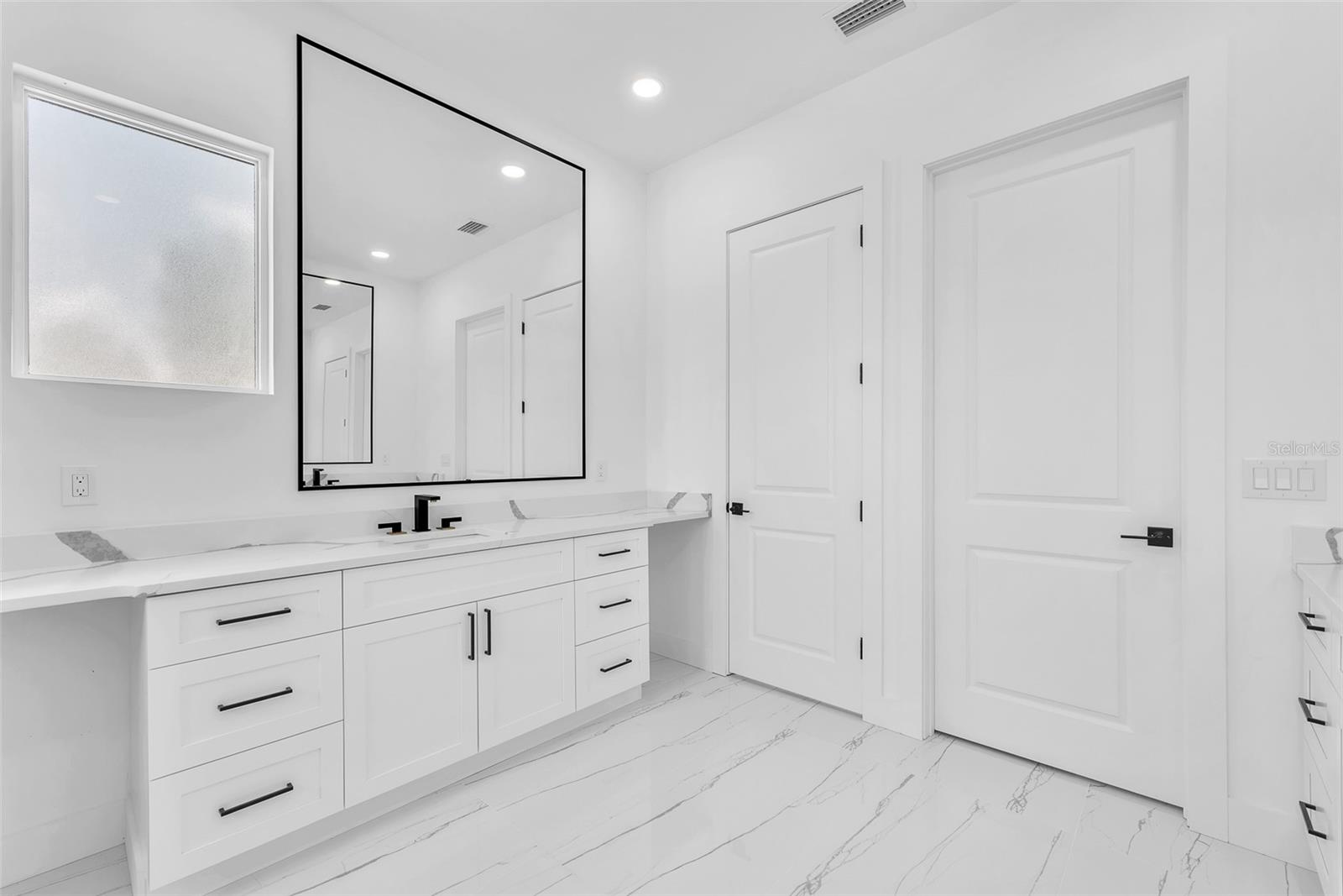 Listing photo id 19 for 11921 Fort King Highway