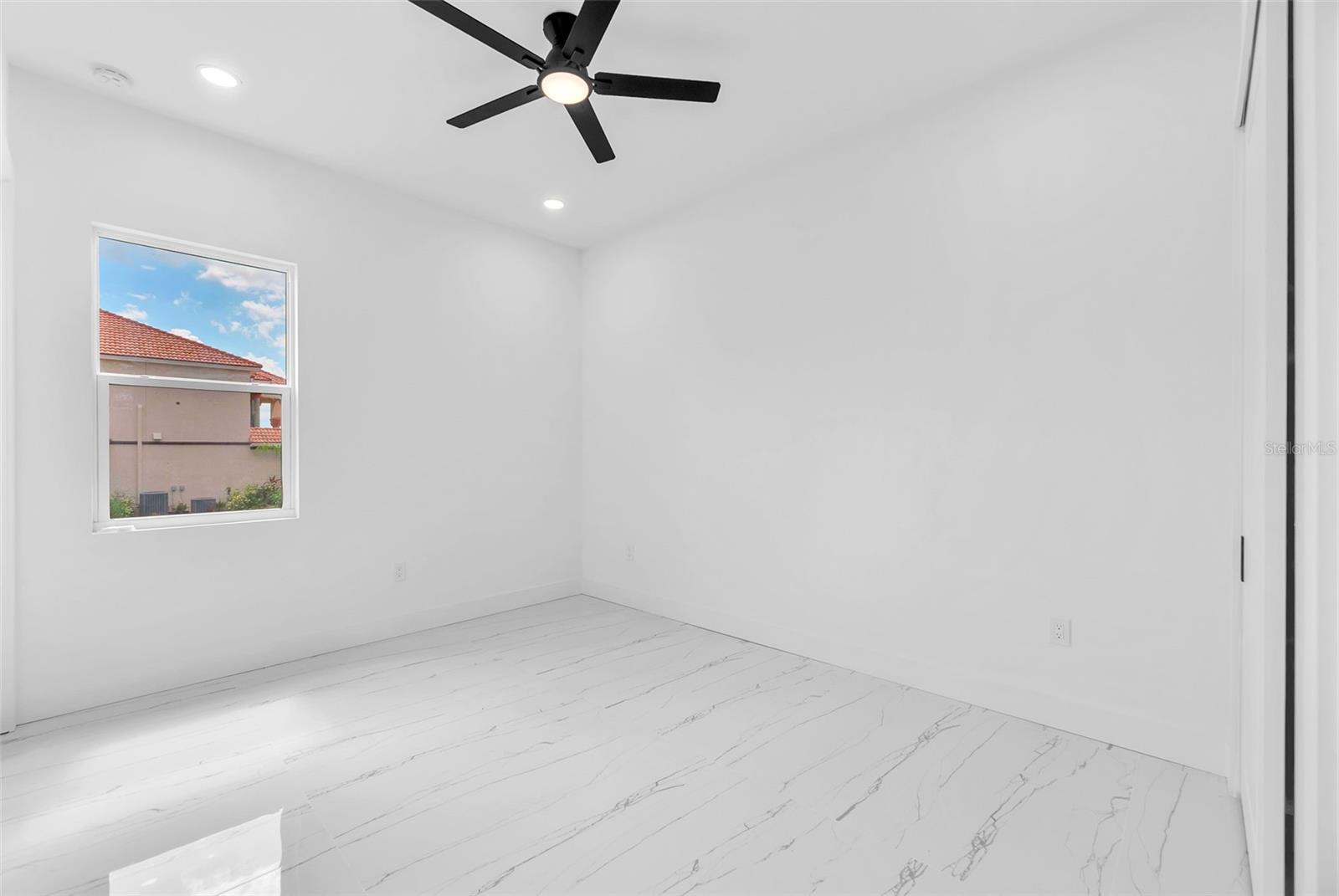 Listing photo id 21 for 11921 Fort King Highway