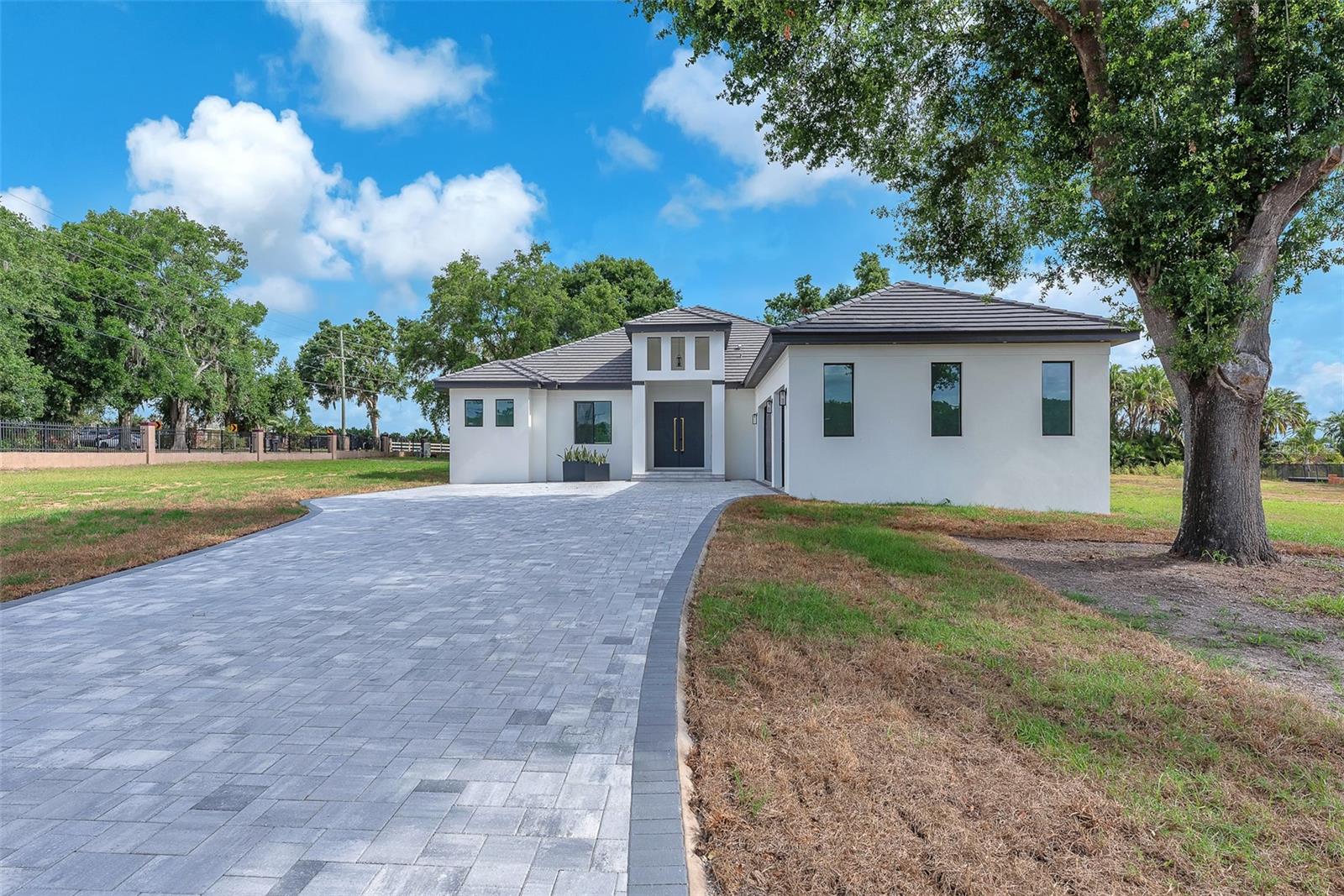 Listing photo id 1 for 11921 Fort King Highway