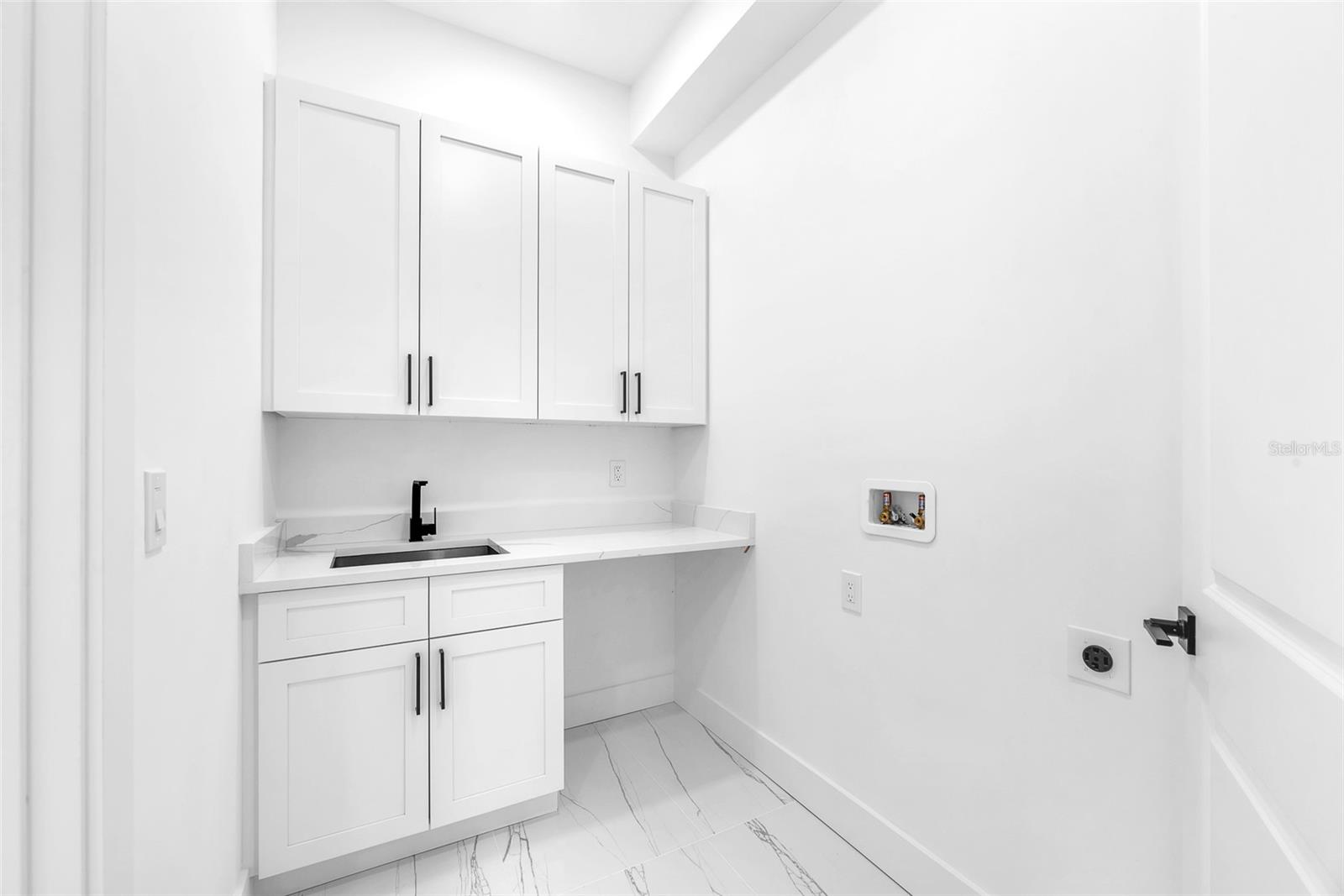 Listing photo id 31 for 11921 Fort King Highway