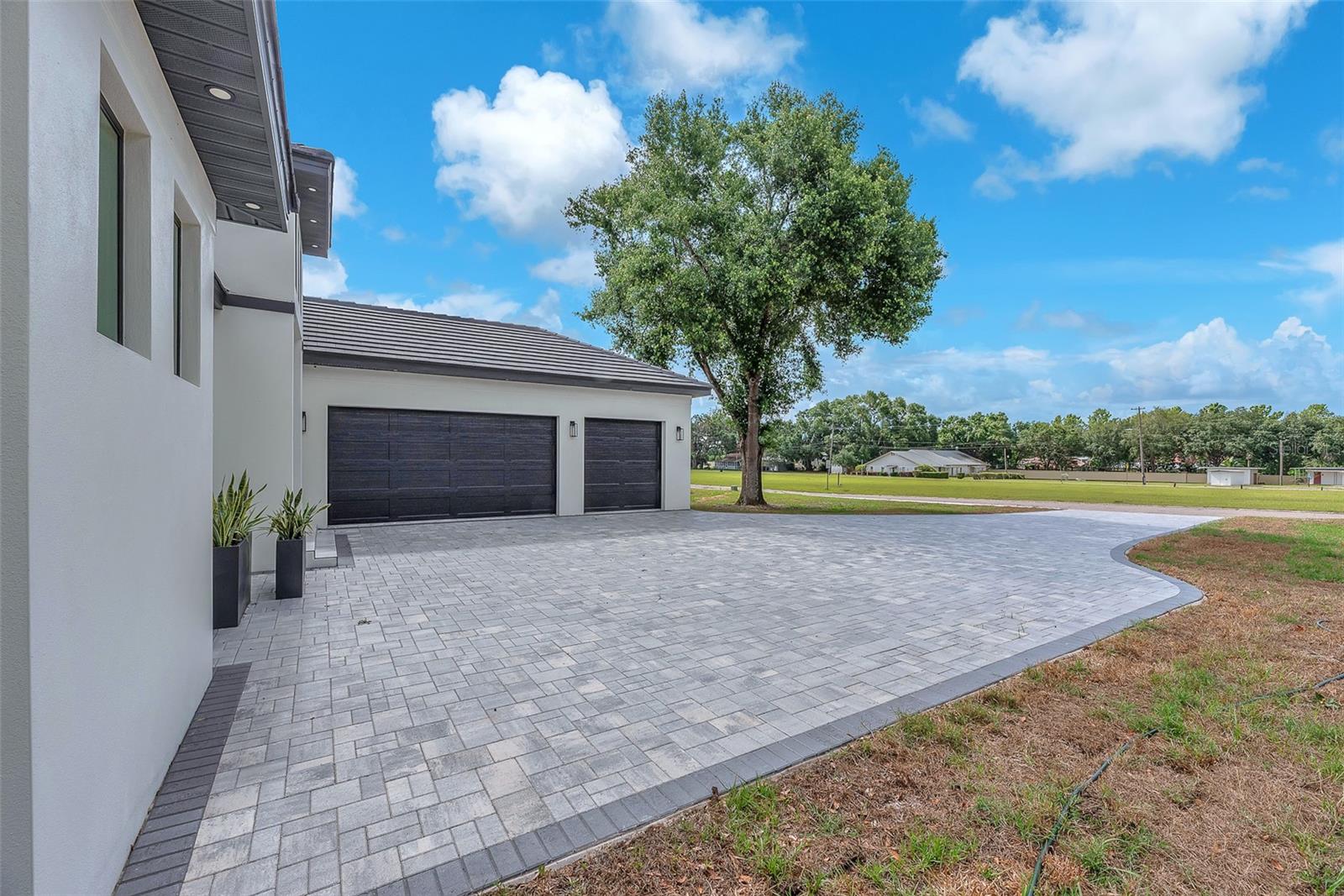 Listing photo id 37 for 11921 Fort King Highway
