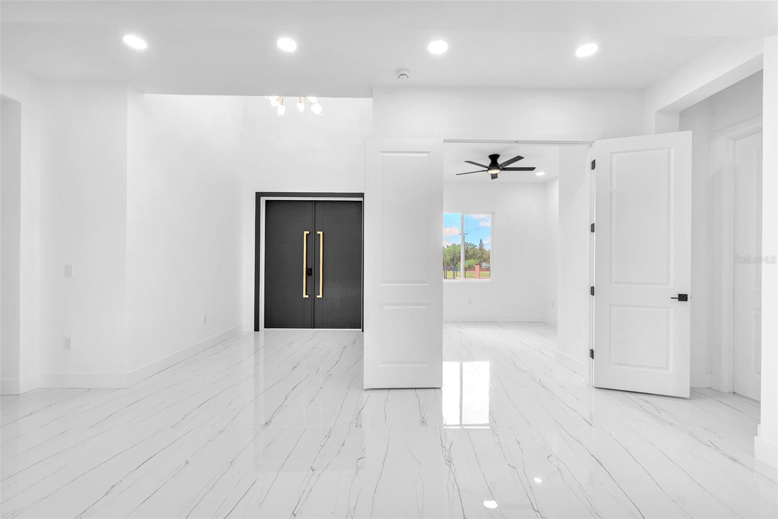 Listing photo id 2 for 11921 Fort King Highway