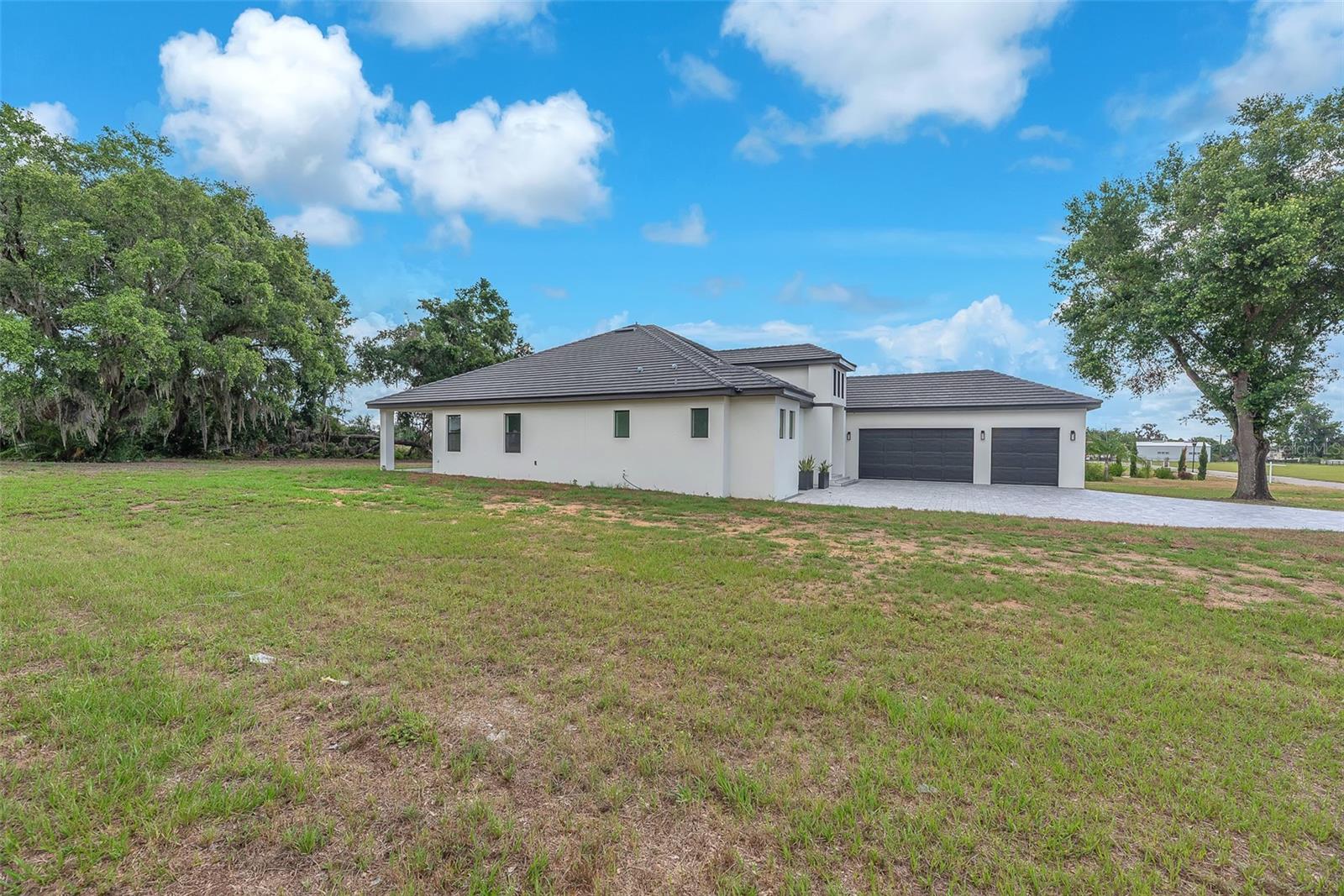 Listing photo id 38 for 11921 Fort King Highway