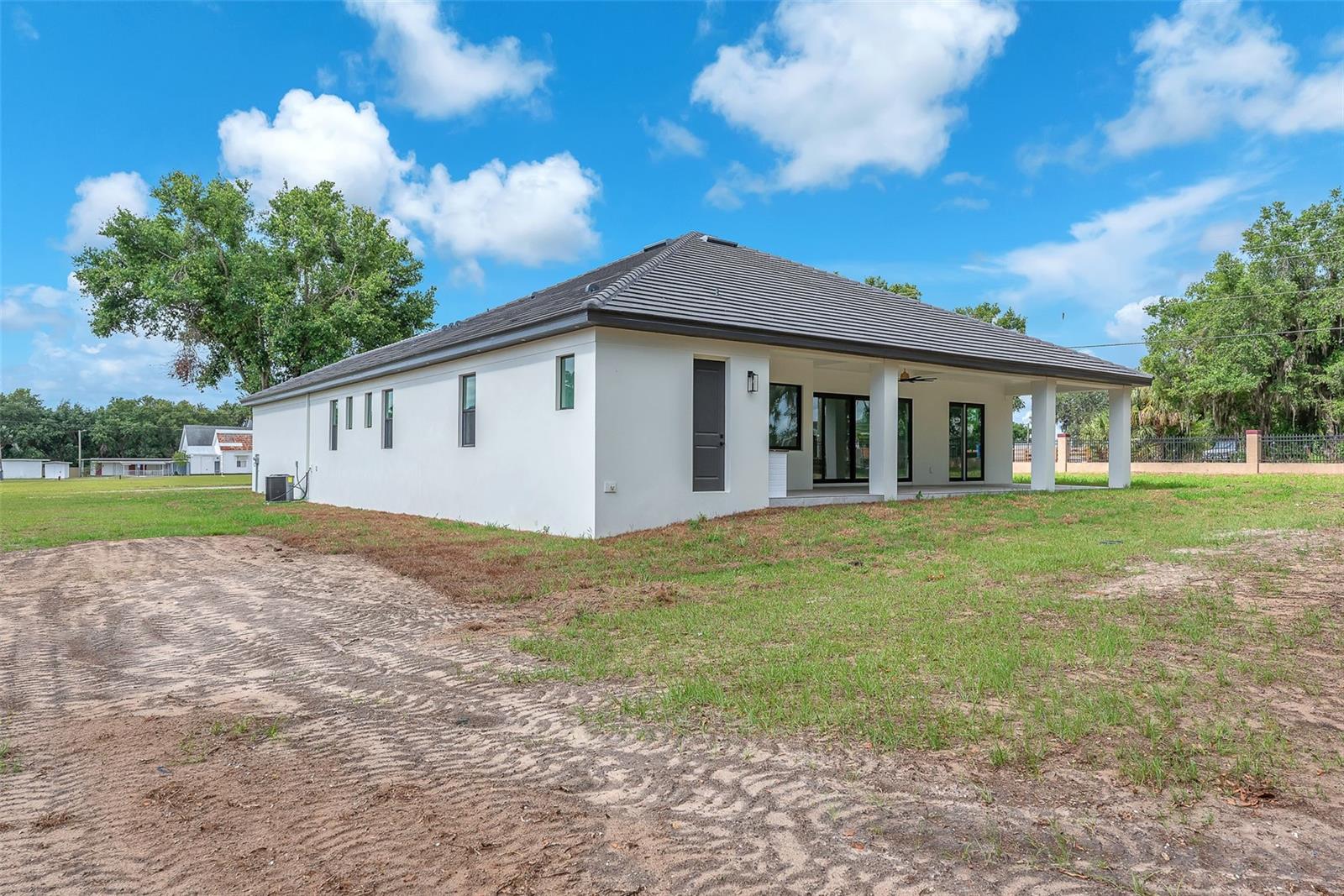 Listing photo id 41 for 11921 Fort King Highway