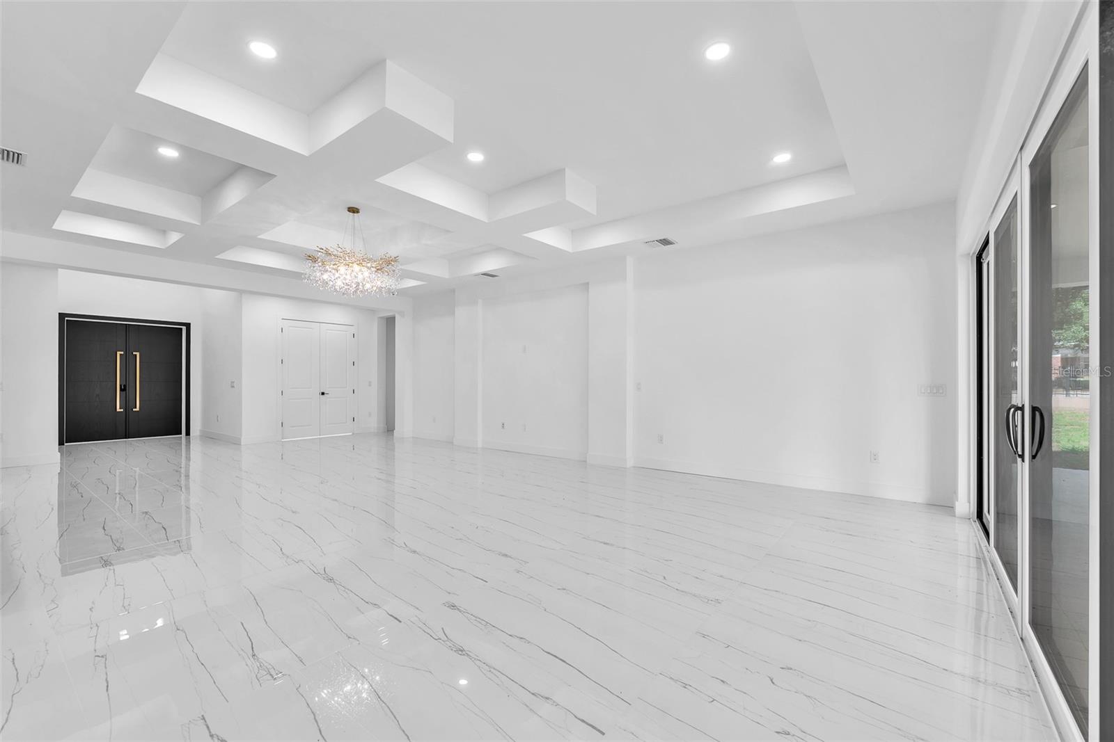Listing photo id 3 for 11921 Fort King Highway