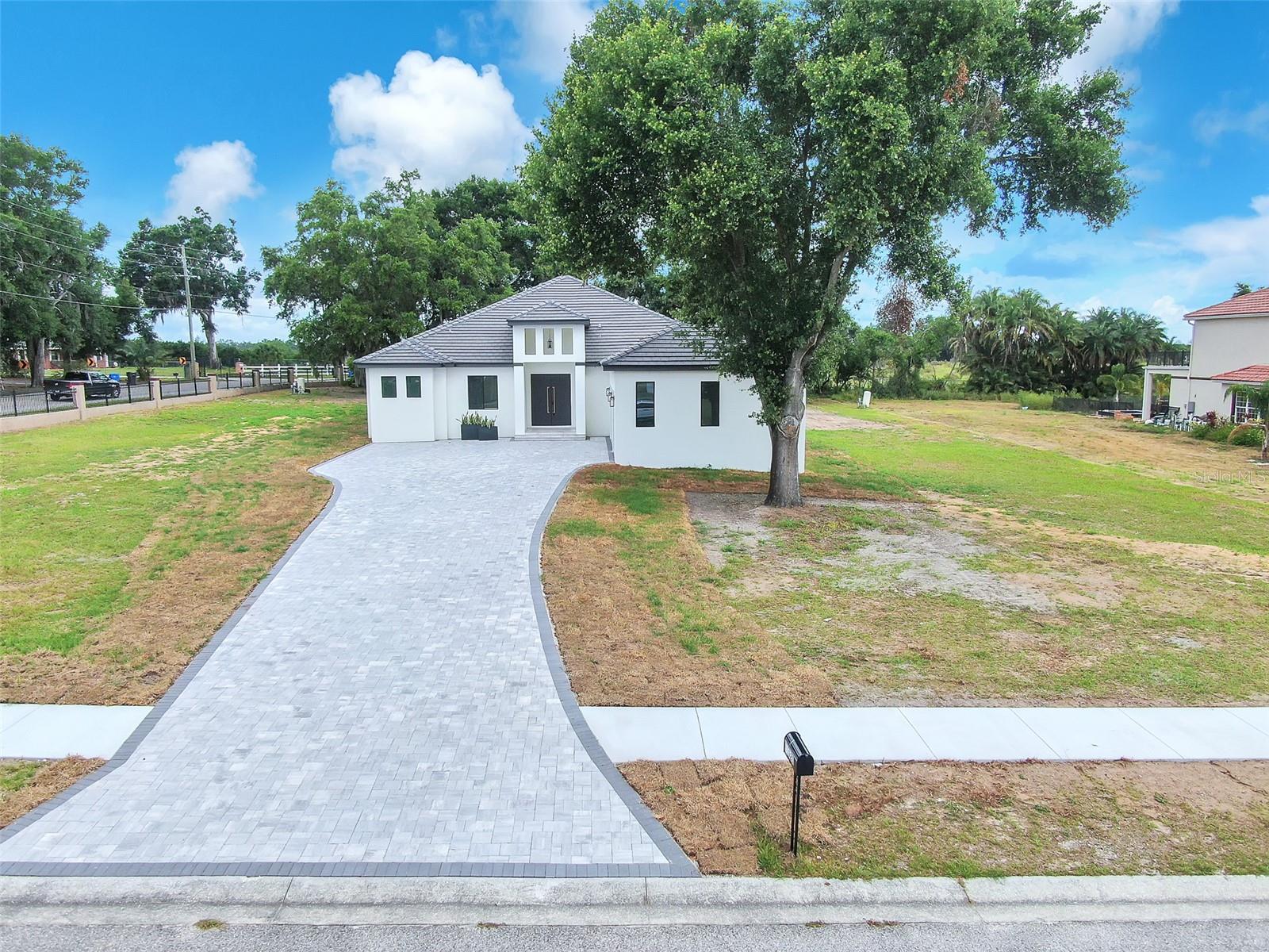Listing photo id 57 for 11921 Fort King Highway