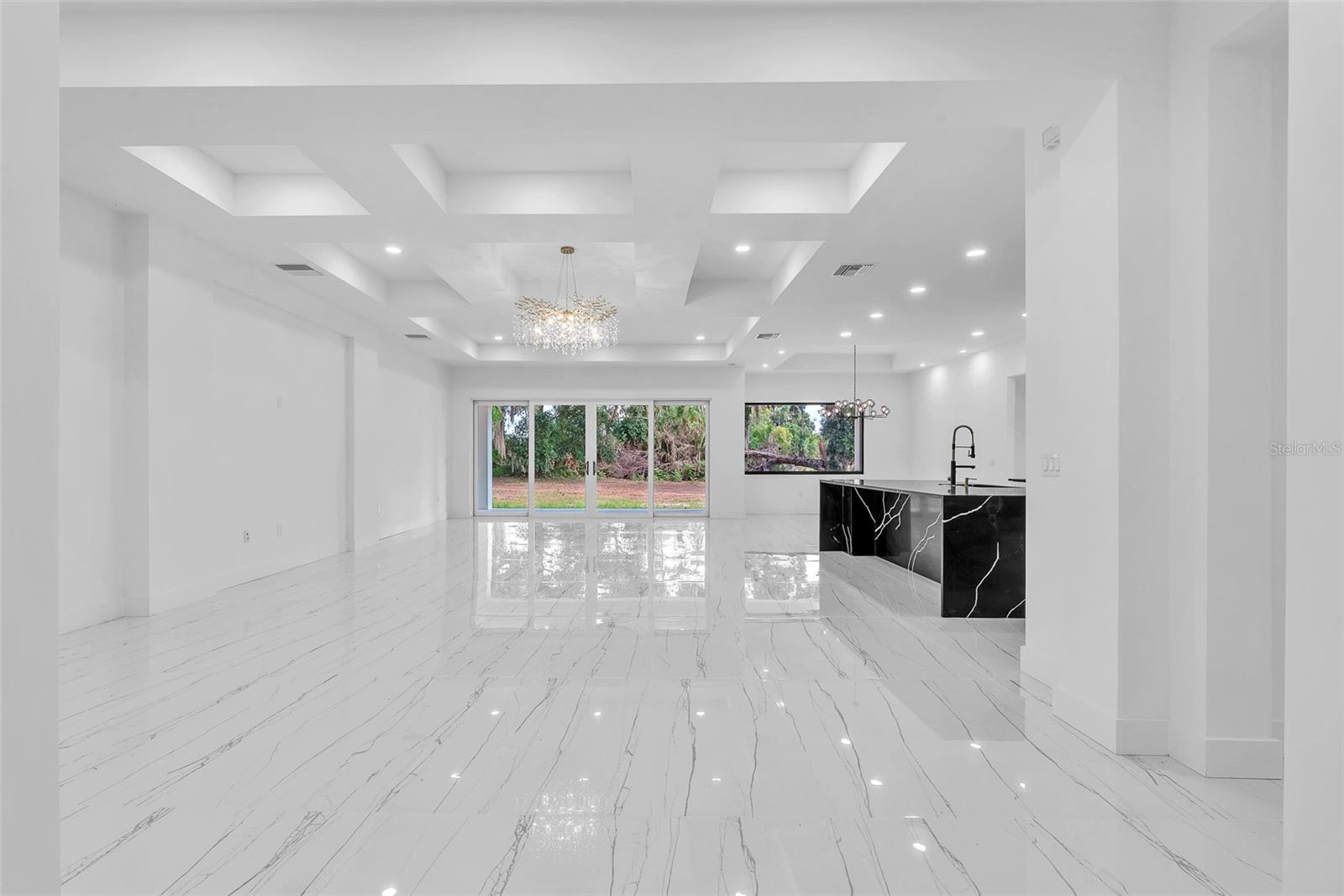 Listing photo id 4 for 11921 Fort King Highway