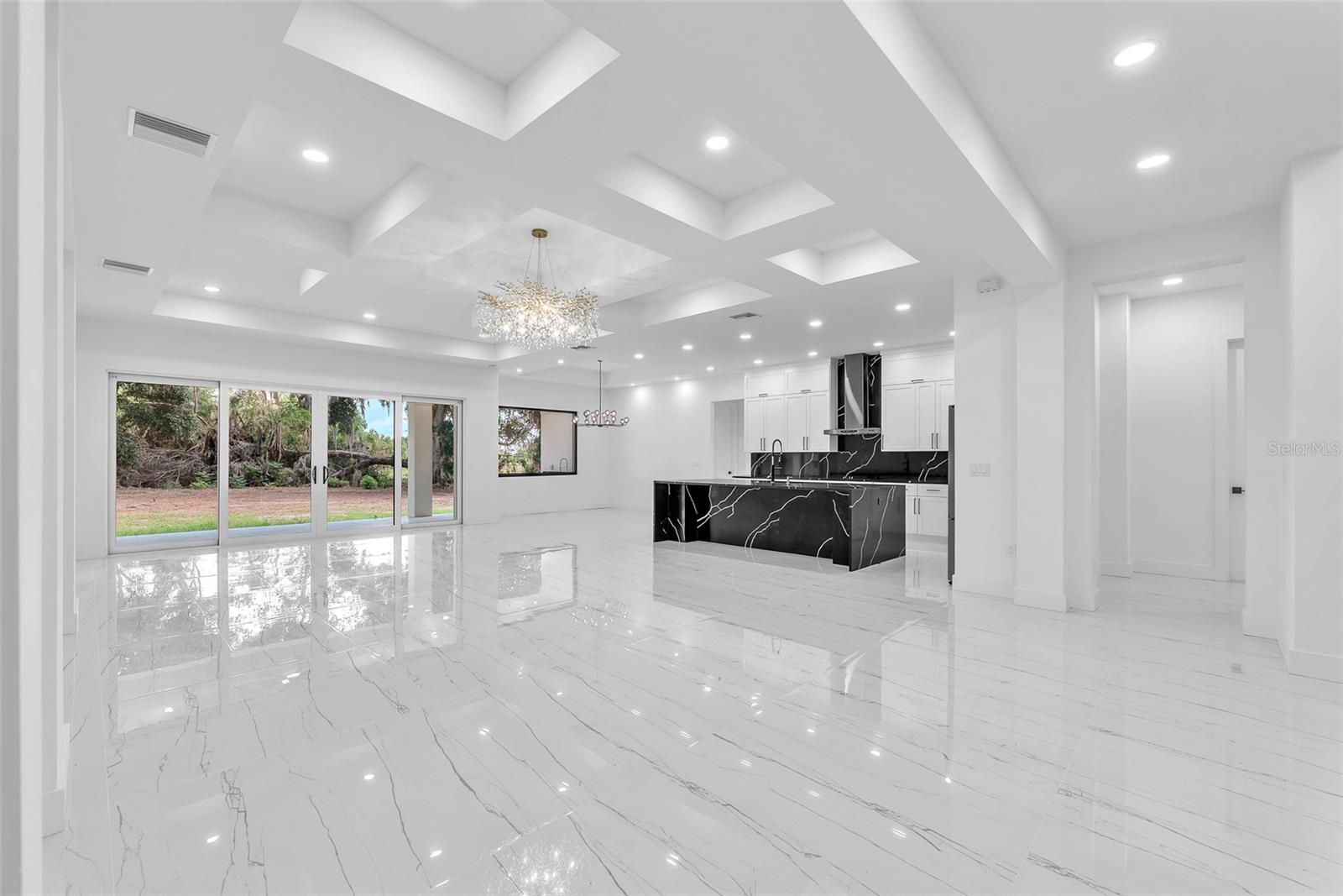 Listing photo id 6 for 11921 Fort King Highway