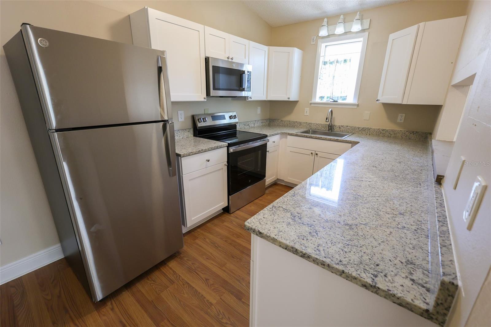 Image 2 of 20 For 821 6th Street S
