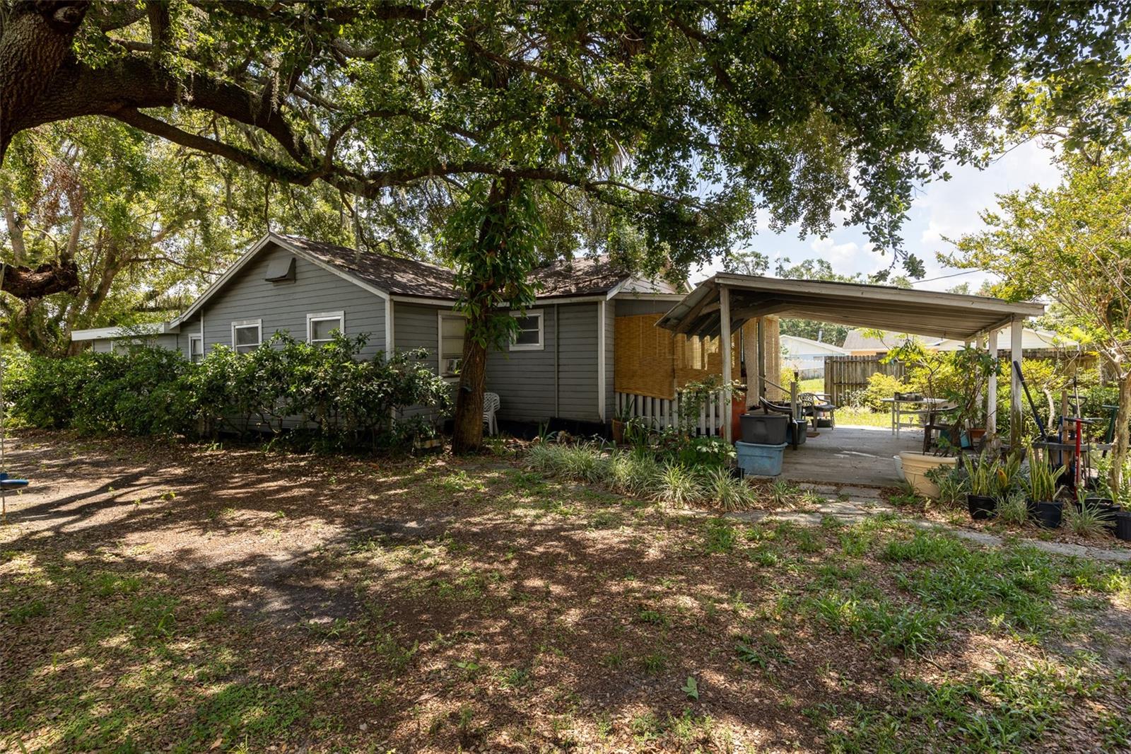Listing photo id 9 for 5631 6th Street