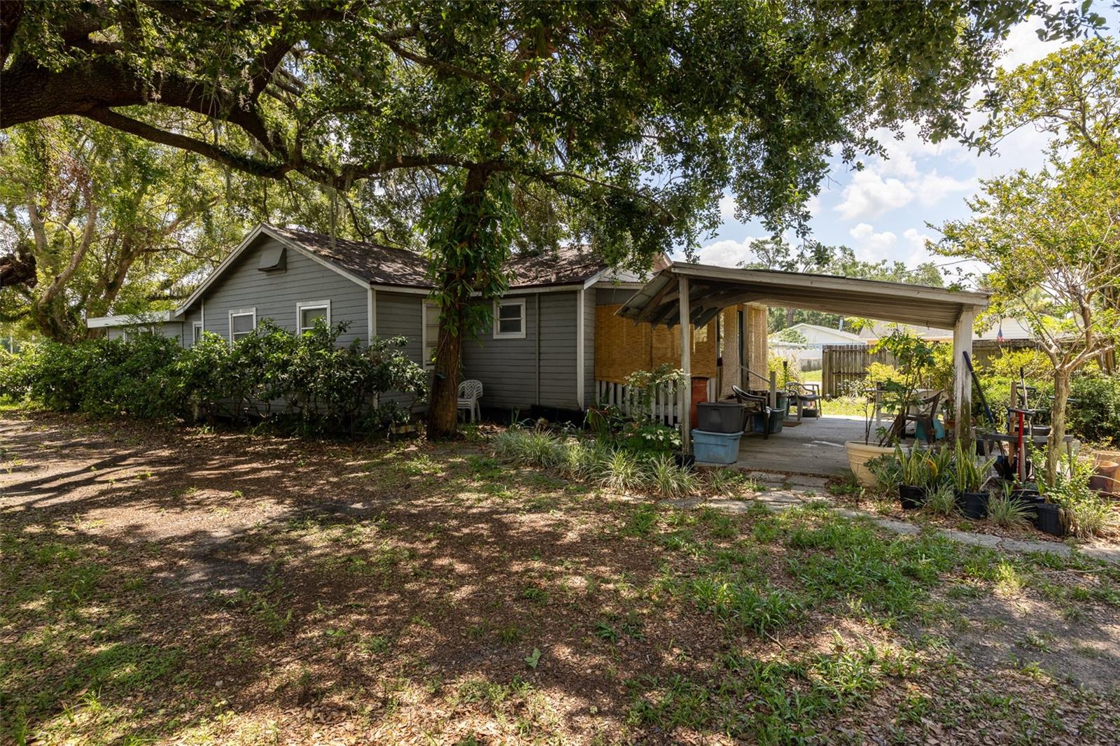 Listing photo id 12 for 5631 6th Street
