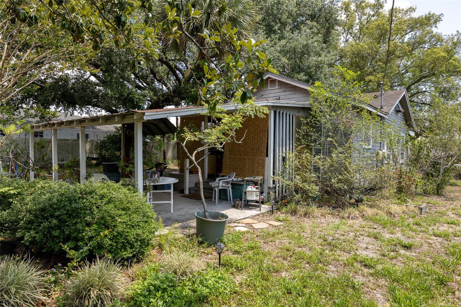 Listing photo id 14 for 5631 6th Street