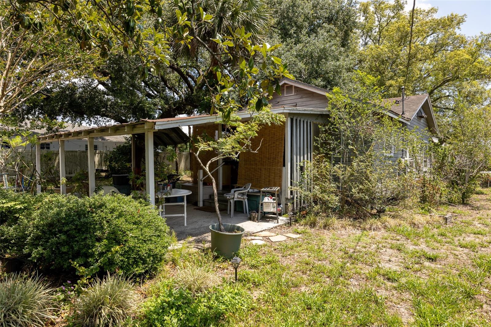 Listing photo id 15 for 5631 6th Street