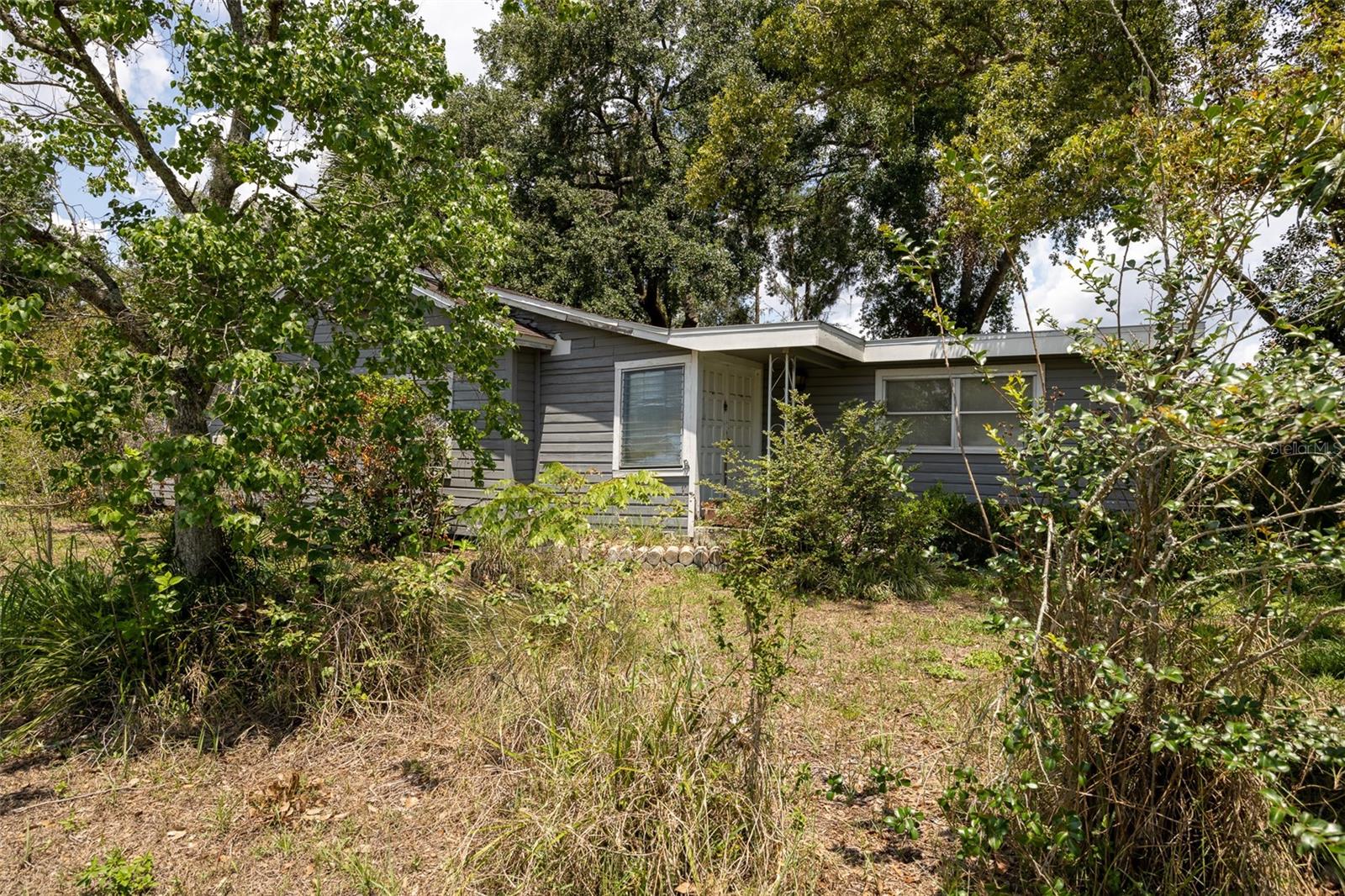 Listing photo id 2 for 5631 6th Street