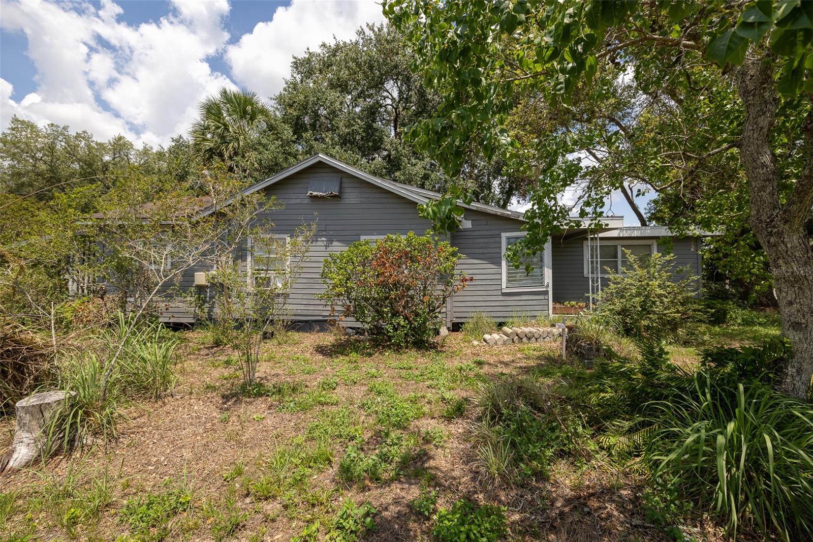 Listing photo id 3 for 5631 6th Street