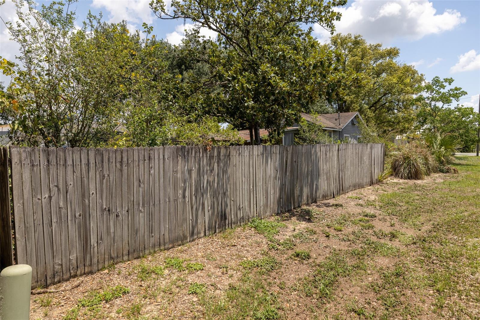 Listing photo id 4 for 5631 6th Street