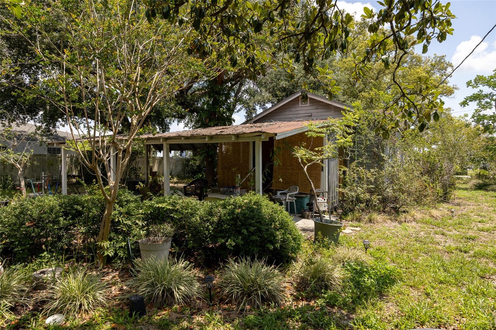 Listing photo id 6 for 5631 6th Street