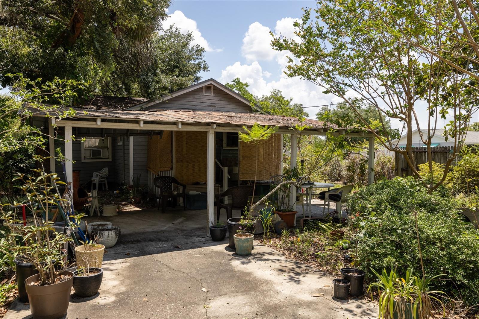 Listing photo id 7 for 5631 6th Street