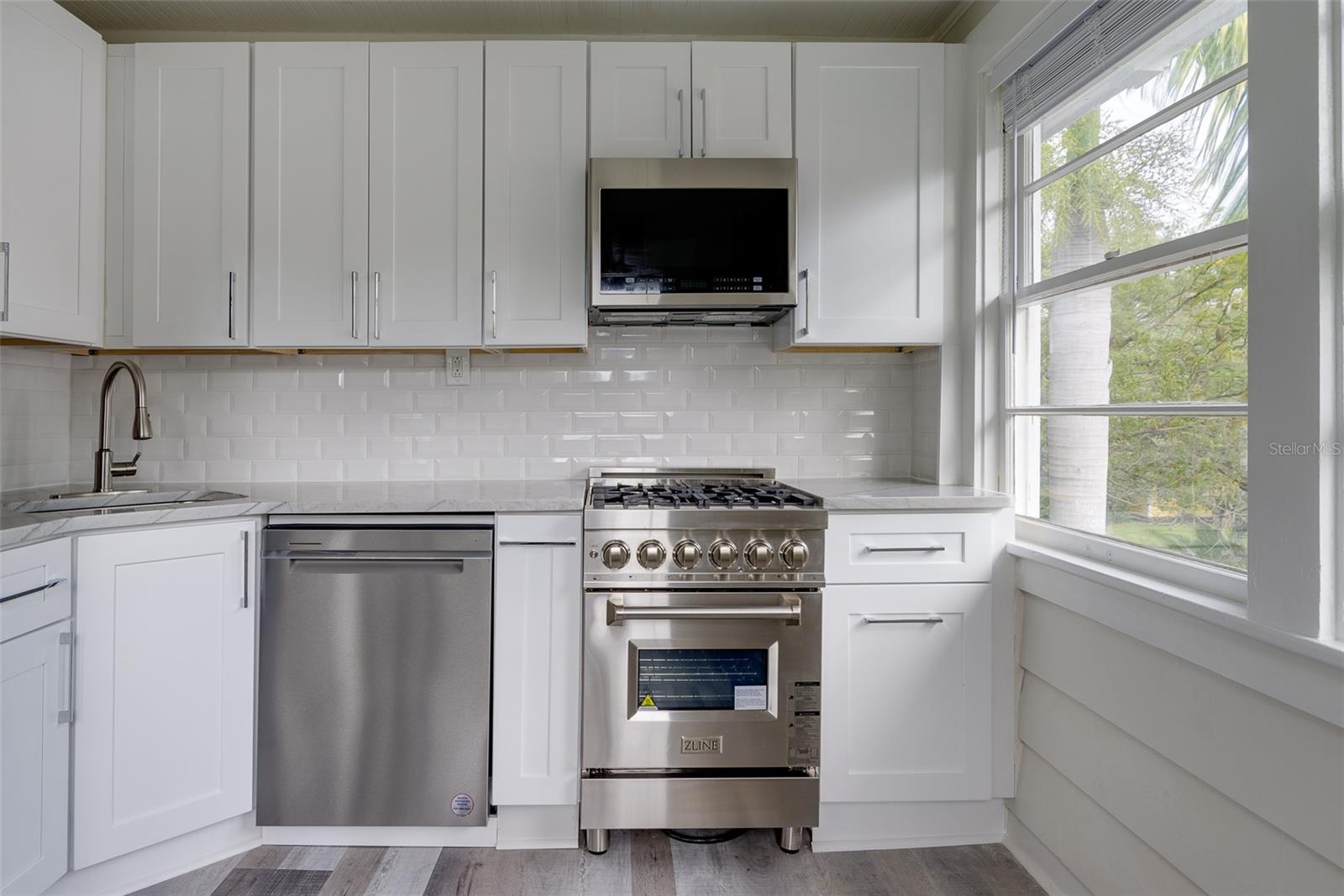 Image 3 of 24 For 656 15th Avenue Ne